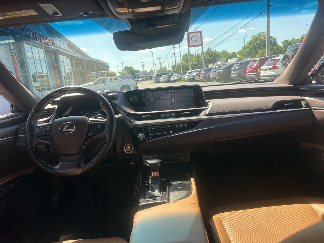Lexus ES 250  2021