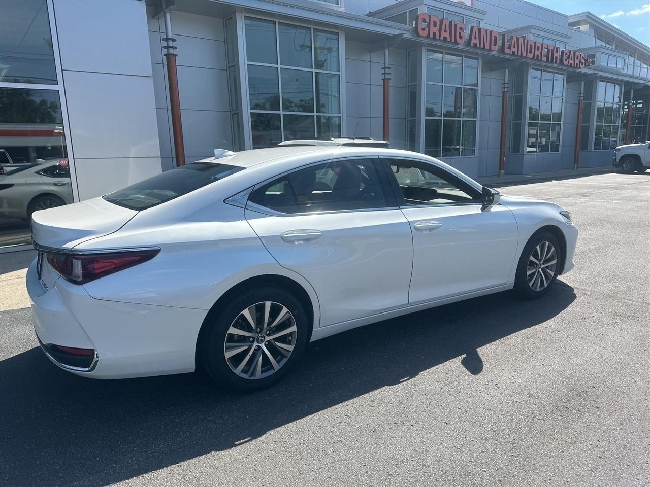 Lexus ES 250  2021