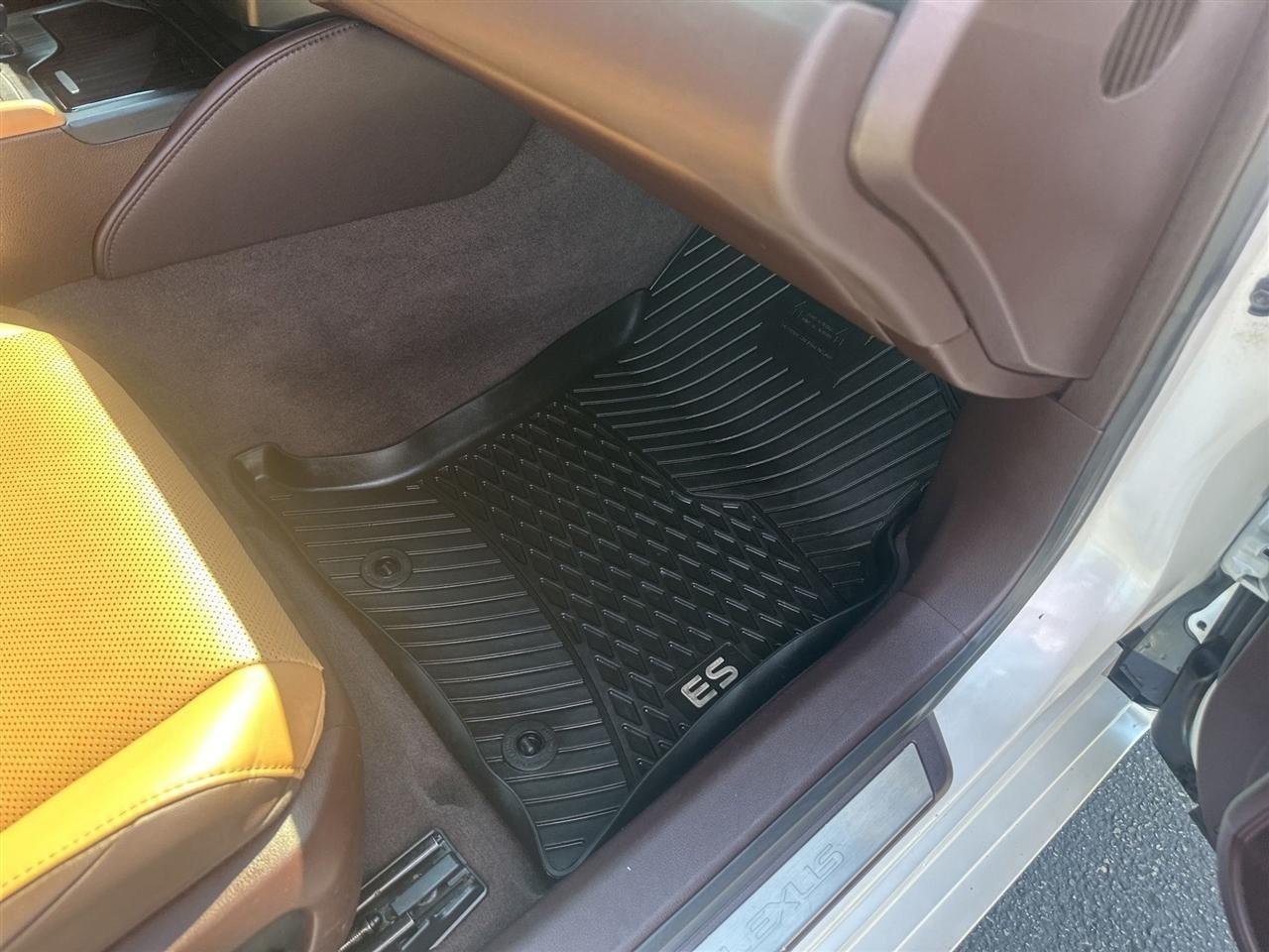 Lexus ES 250  2021
