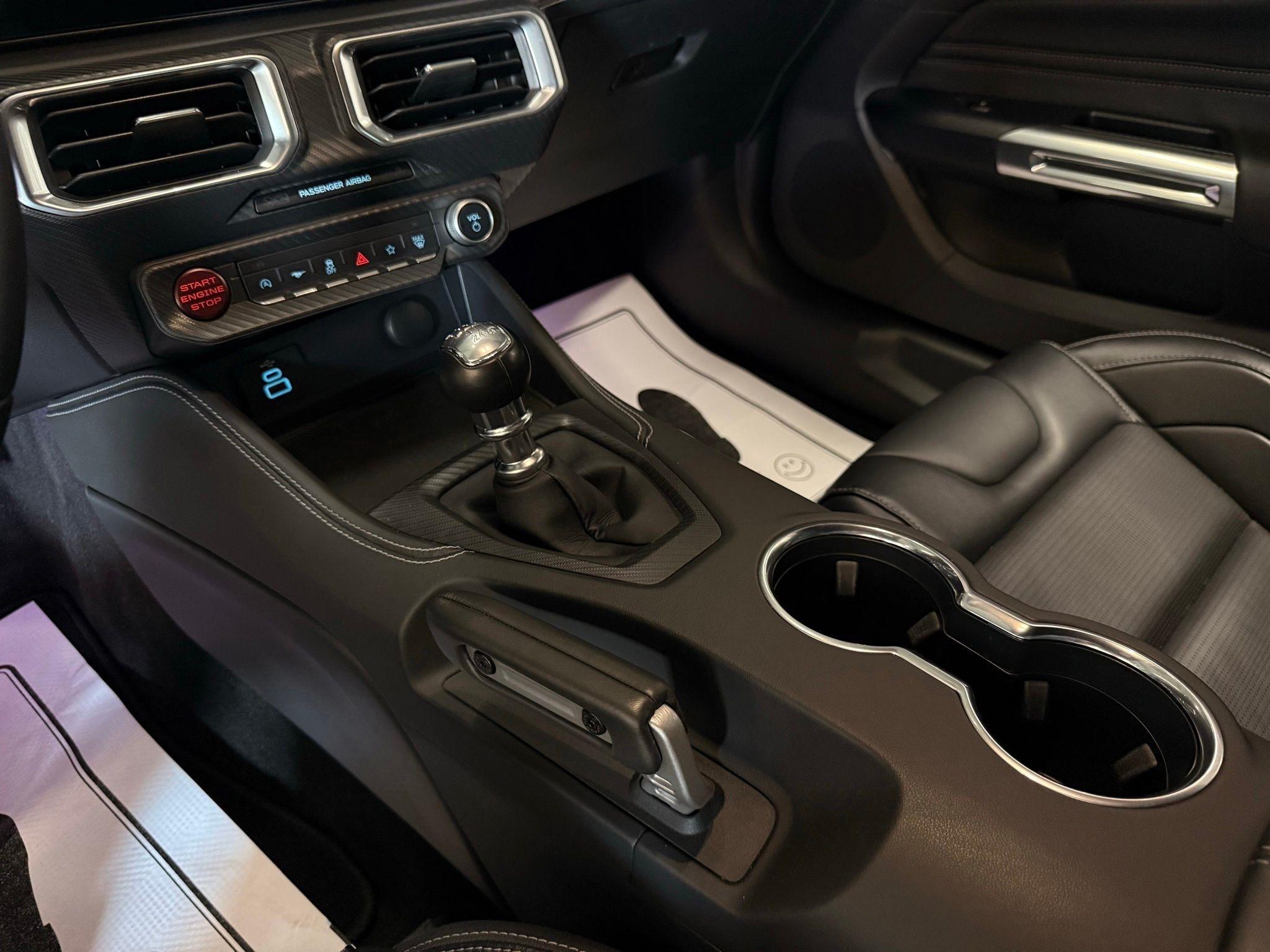 Ford Mustang  2025