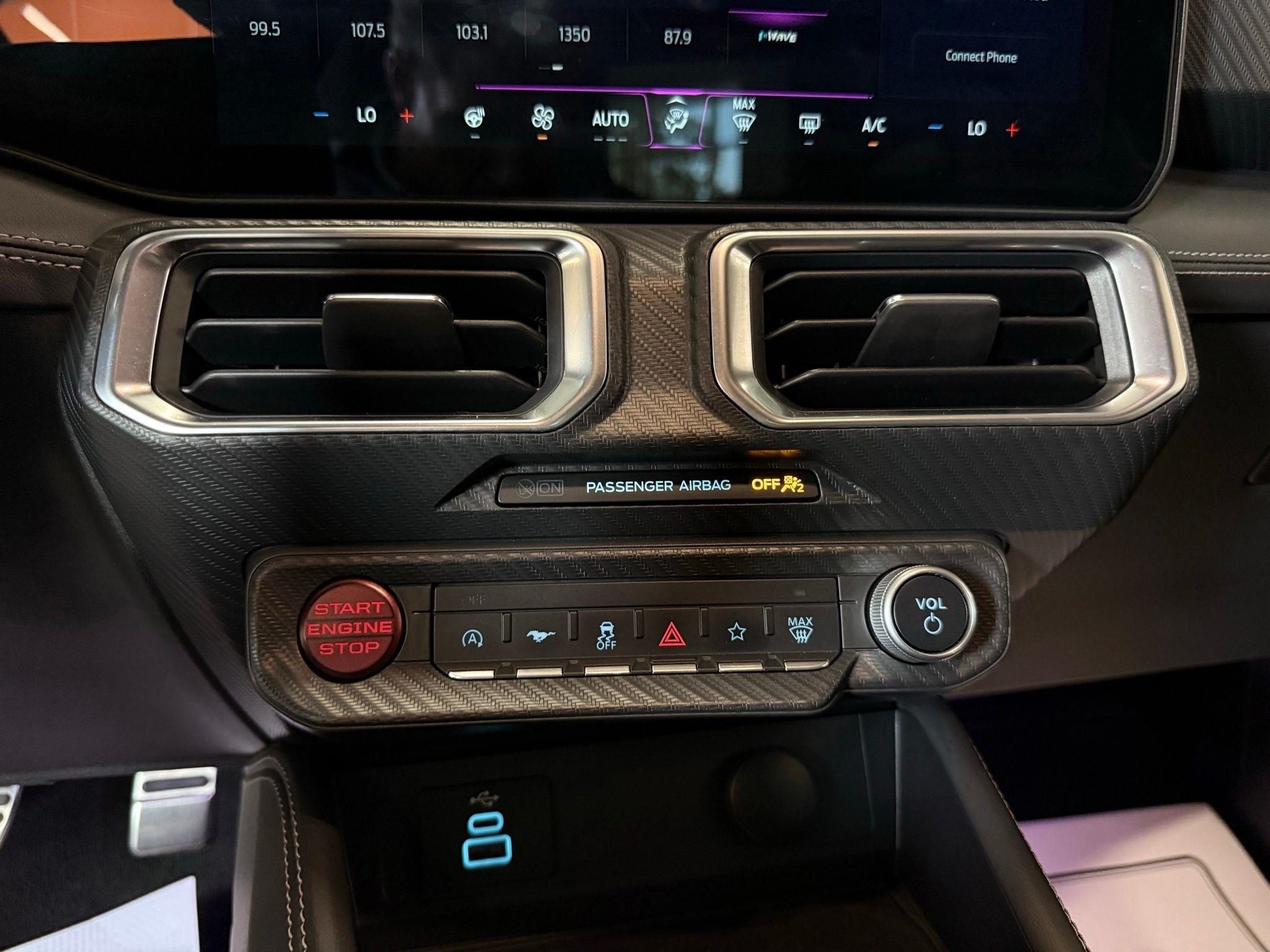 Ford Mustang  2025