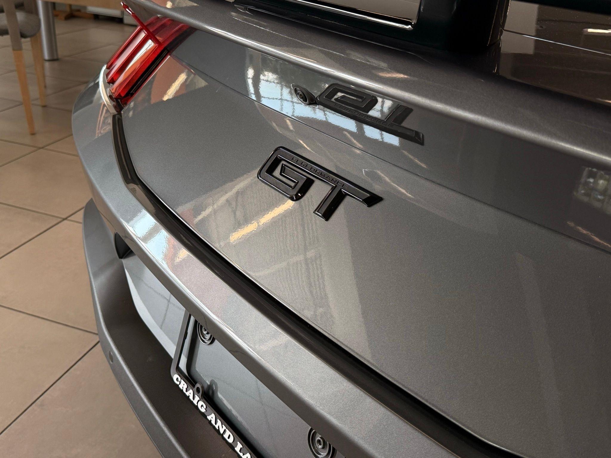 Ford Mustang  2025