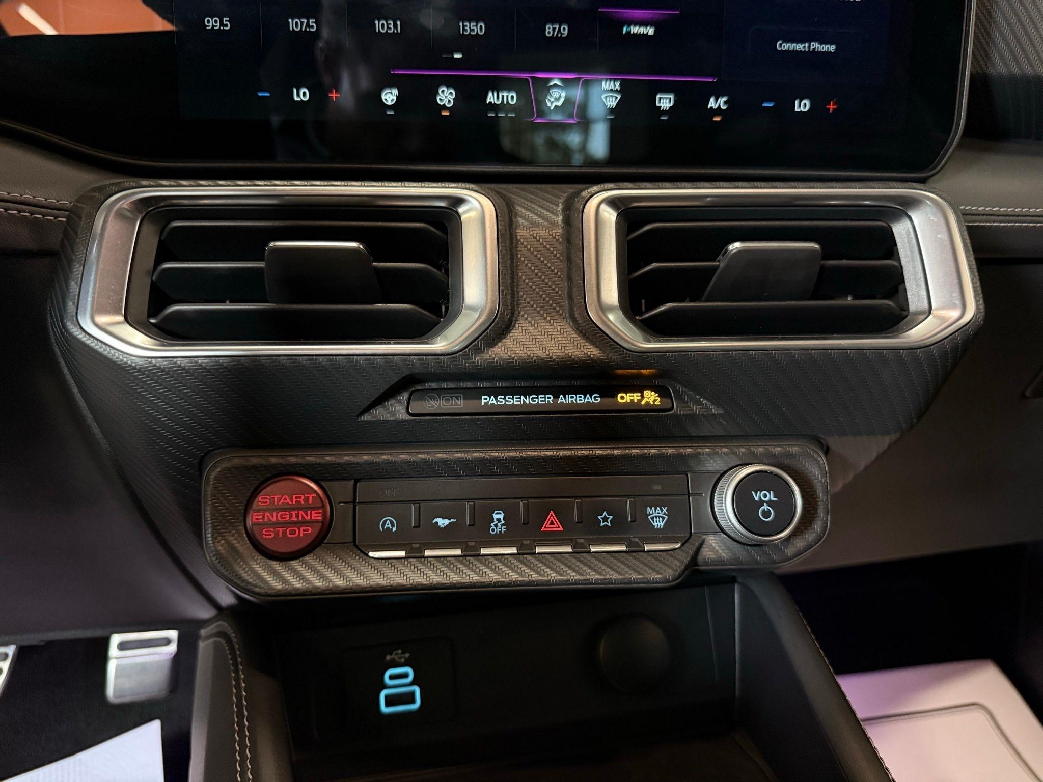 Ford Mustang  2025