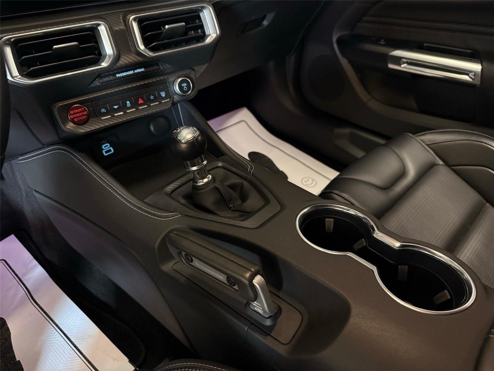 Ford Mustang  2025