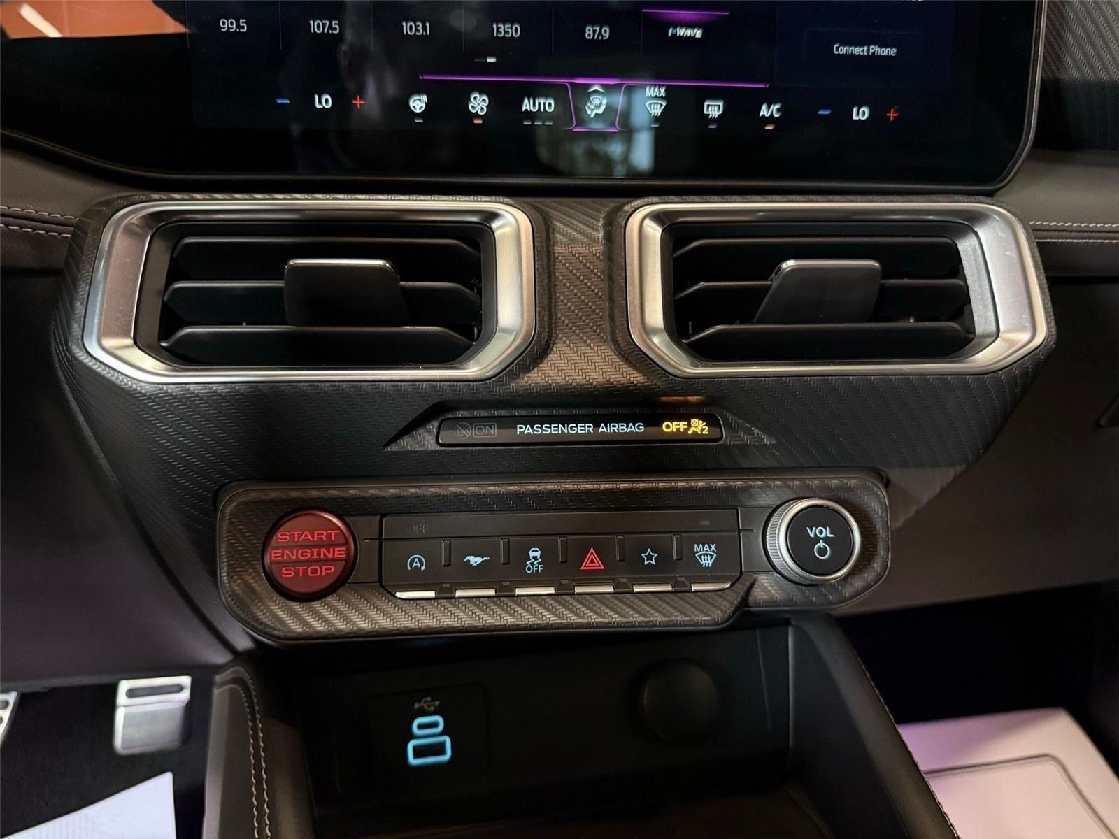 Ford Mustang  2025
