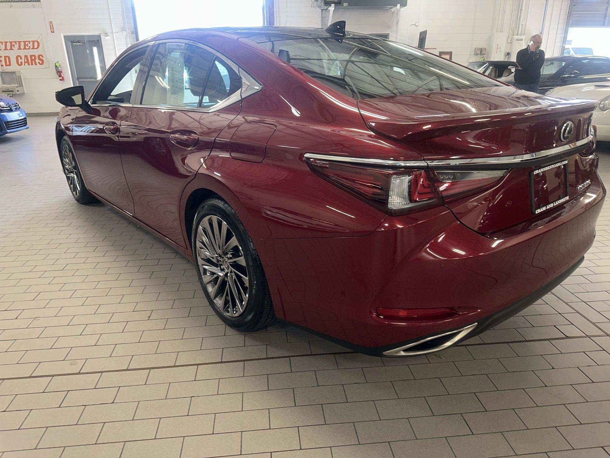 Lexus ES  2024