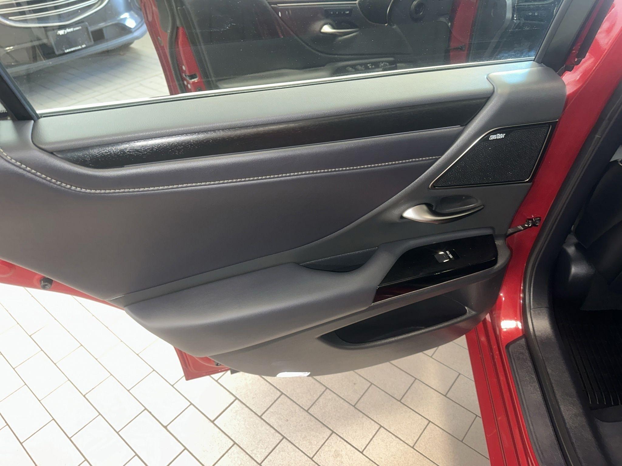 Lexus ES  2024