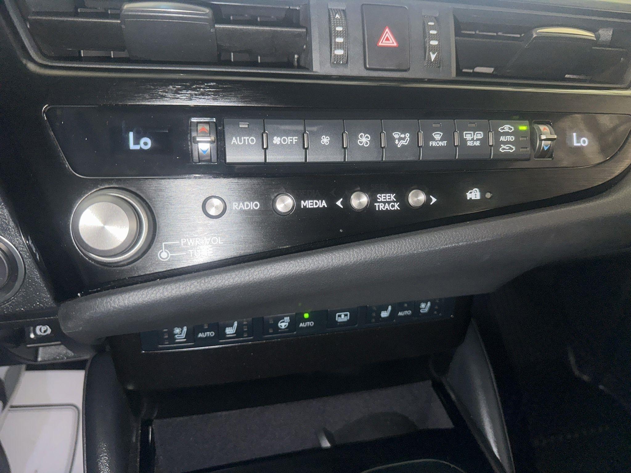 Lexus ES  2024