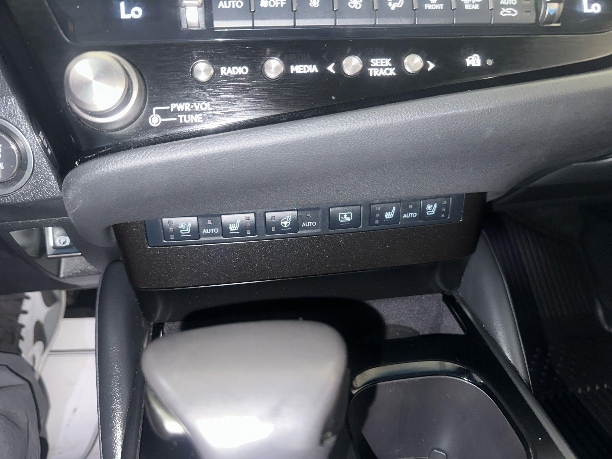 Lexus ES  2024