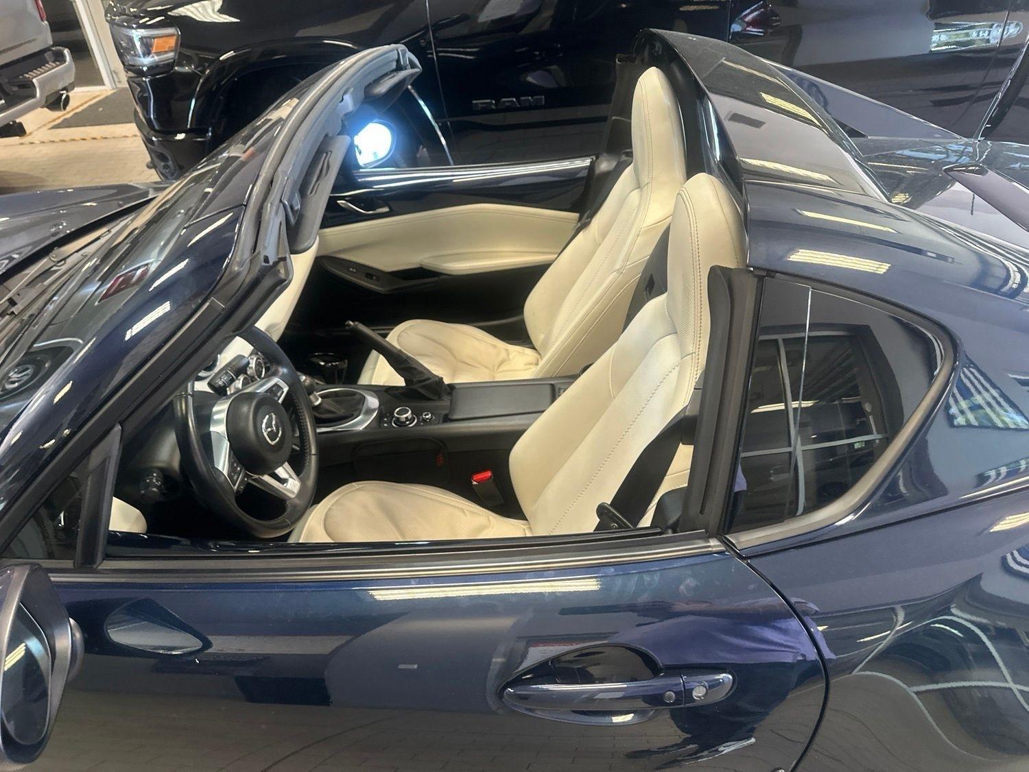 Mazda MX-5 Miata RF  2021