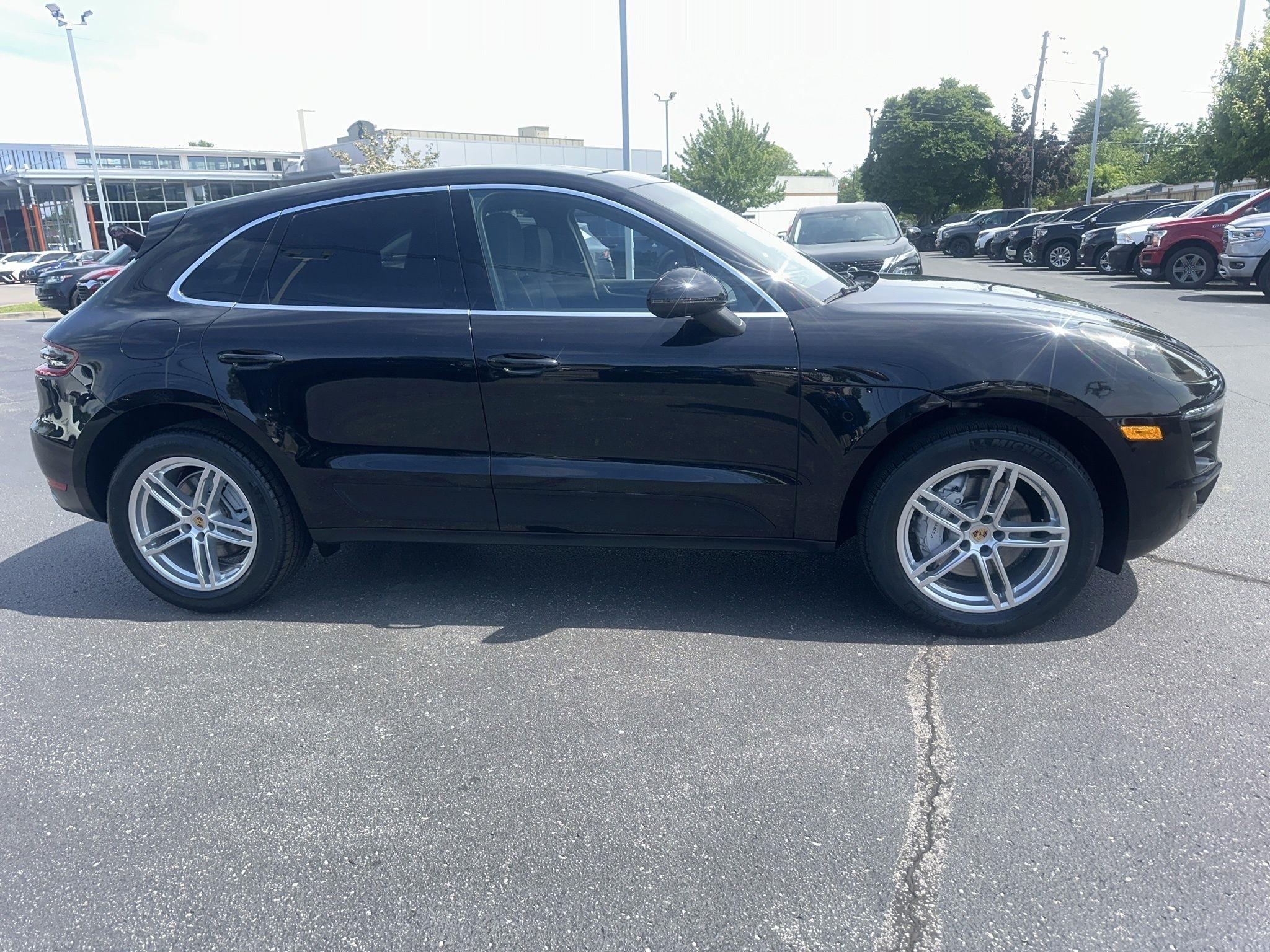 Porsche Macan  2016