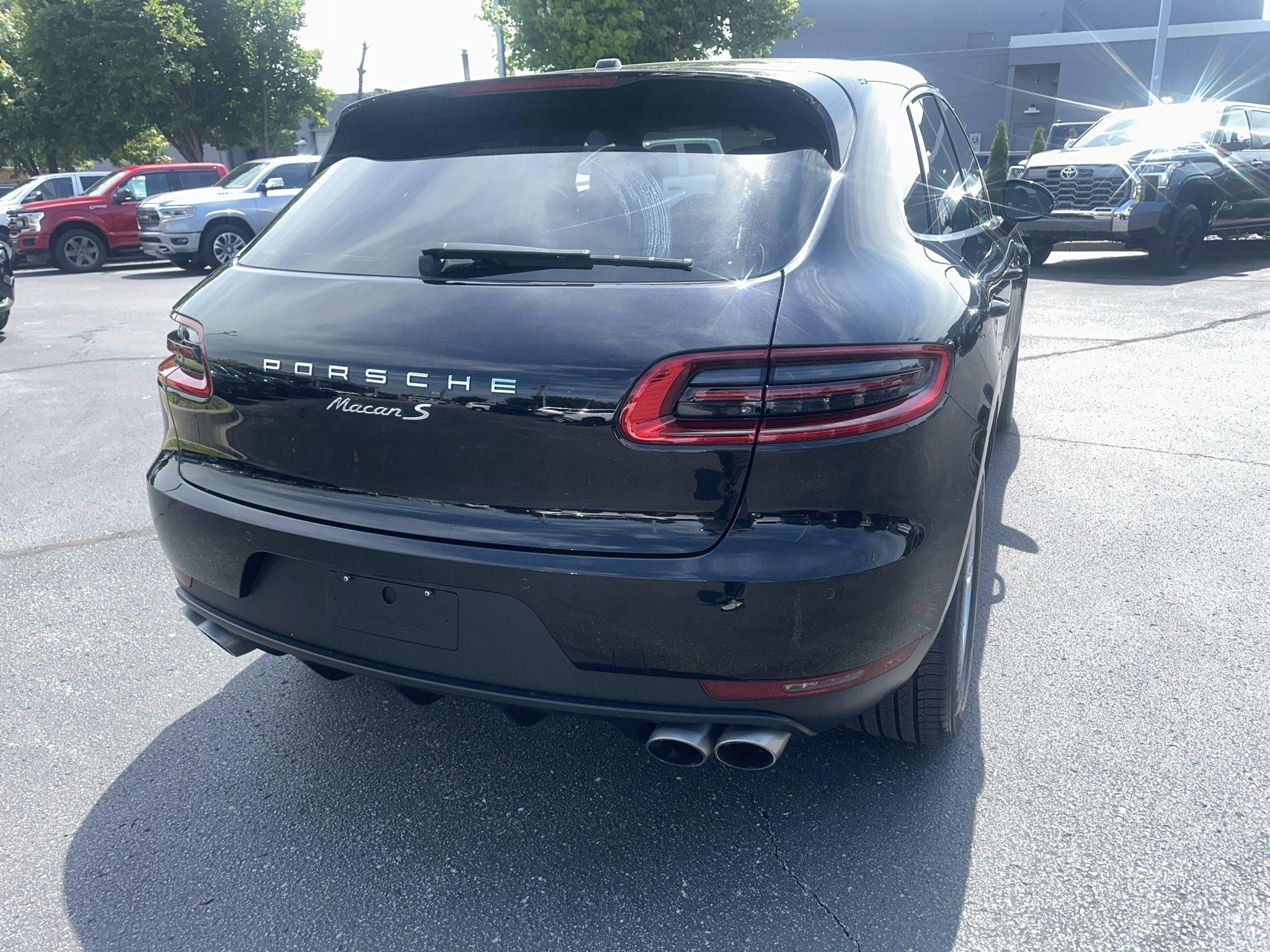 Porsche Macan  2016