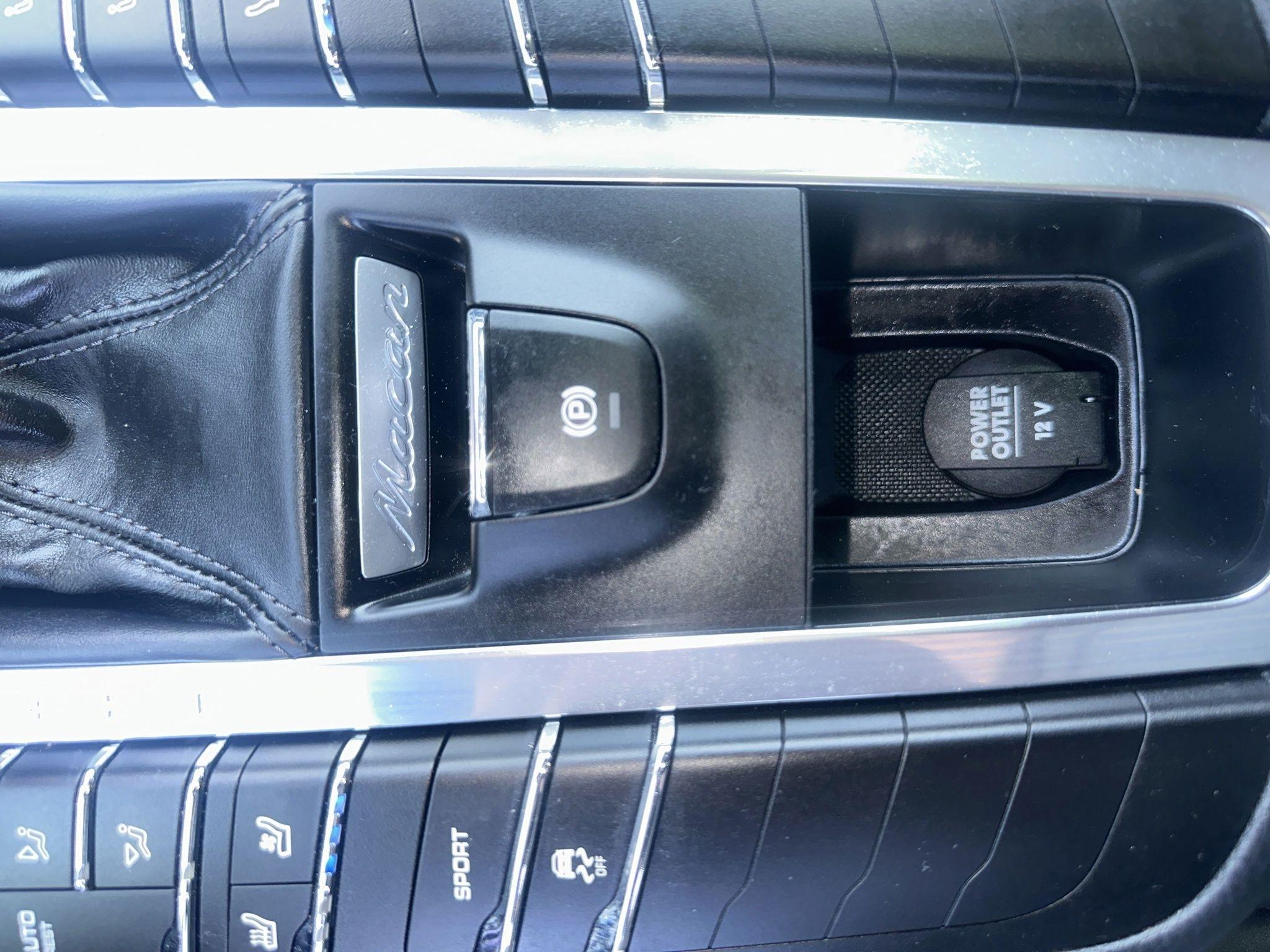 Porsche Macan  2016