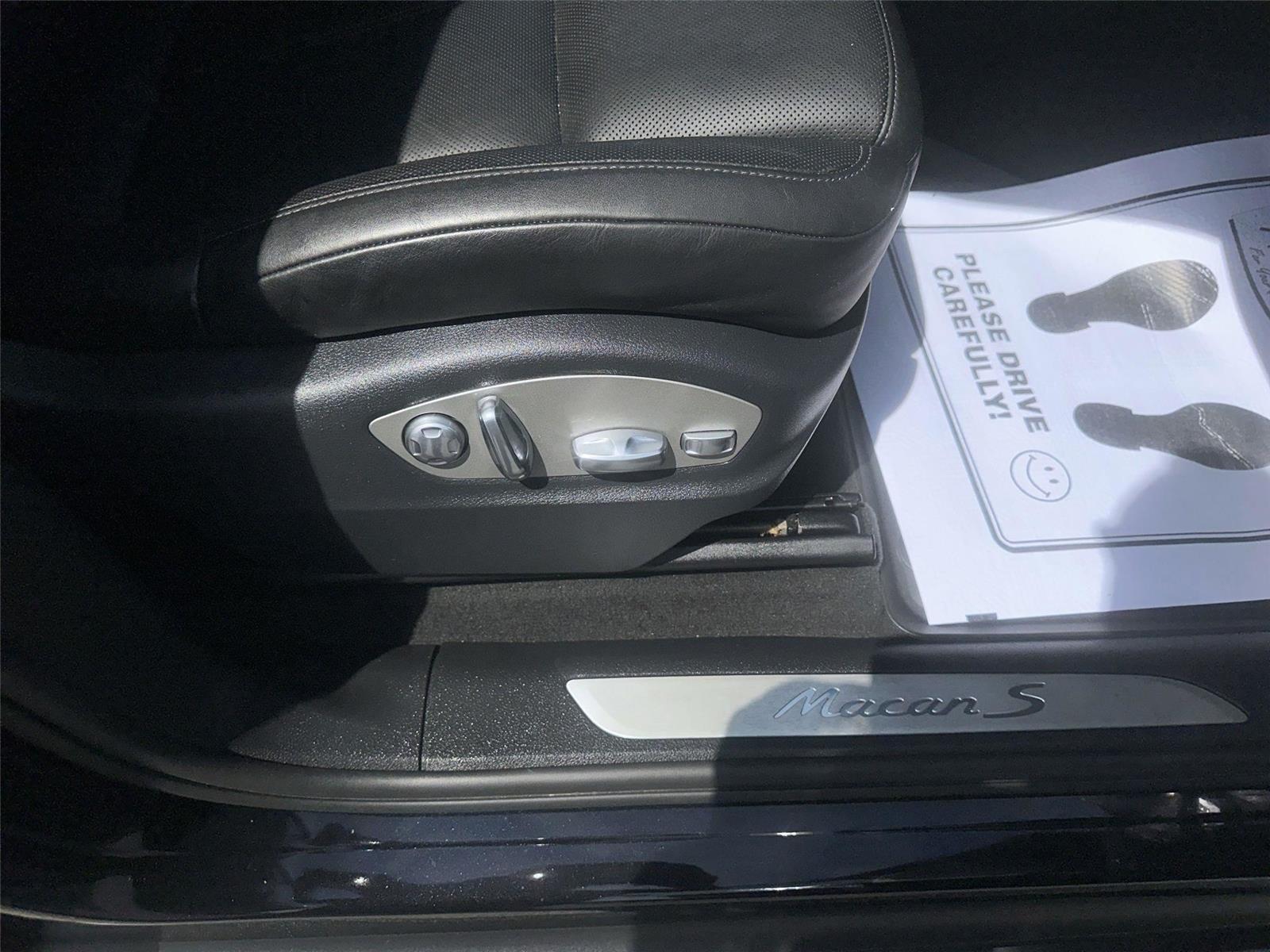 Porsche Macan  2016