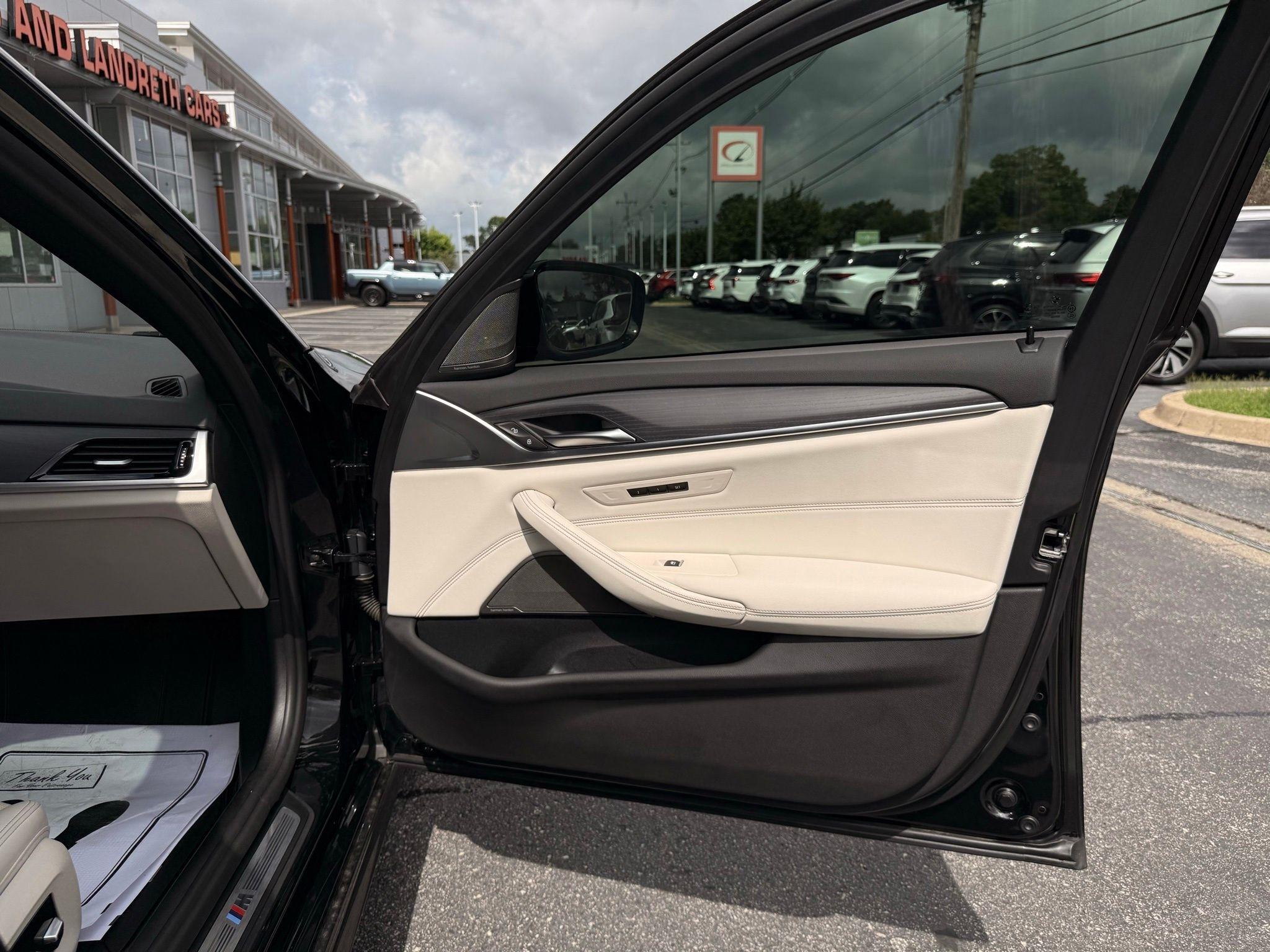 BMW 5-Series  2022