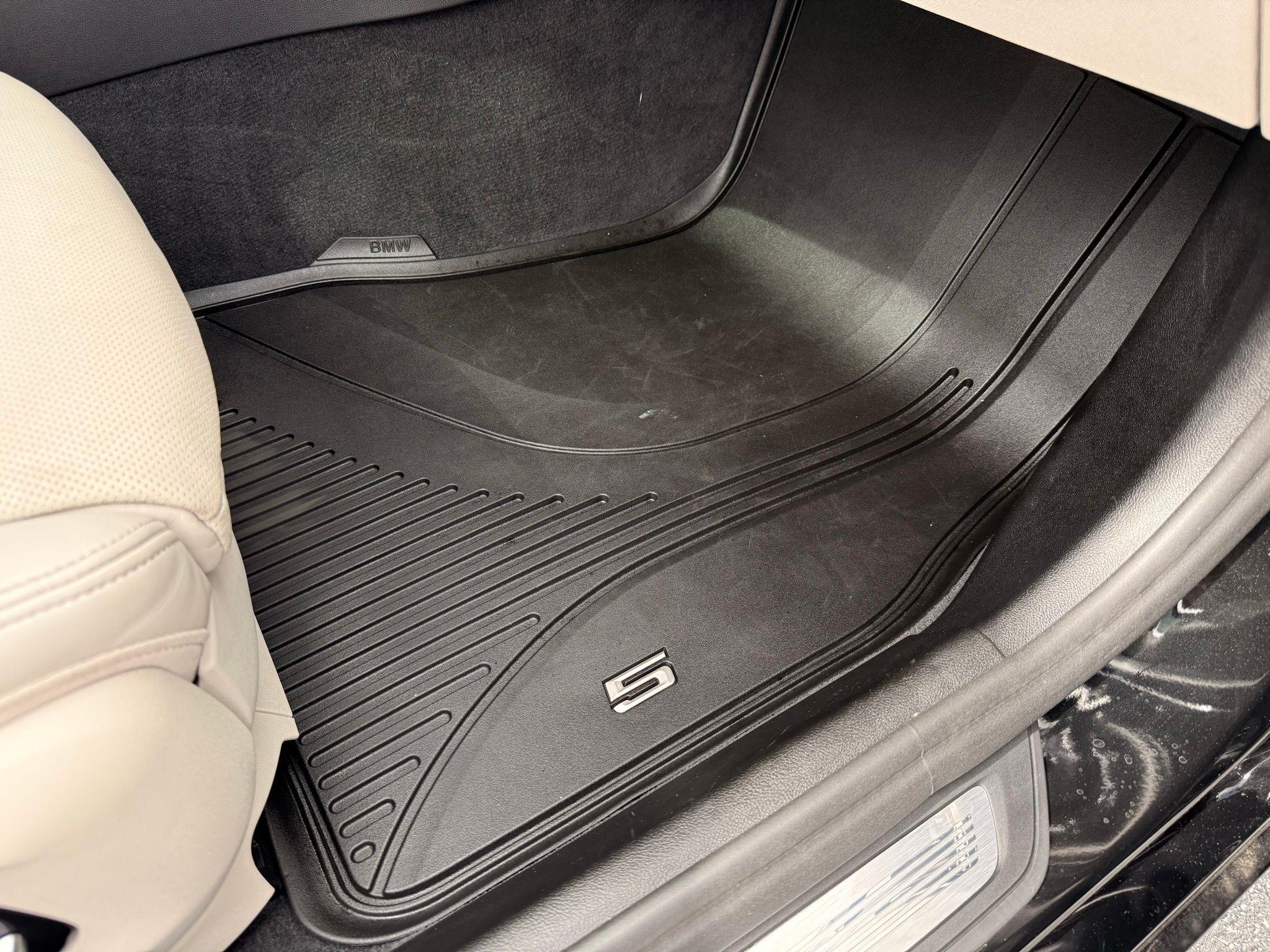 BMW 5-Series  2022