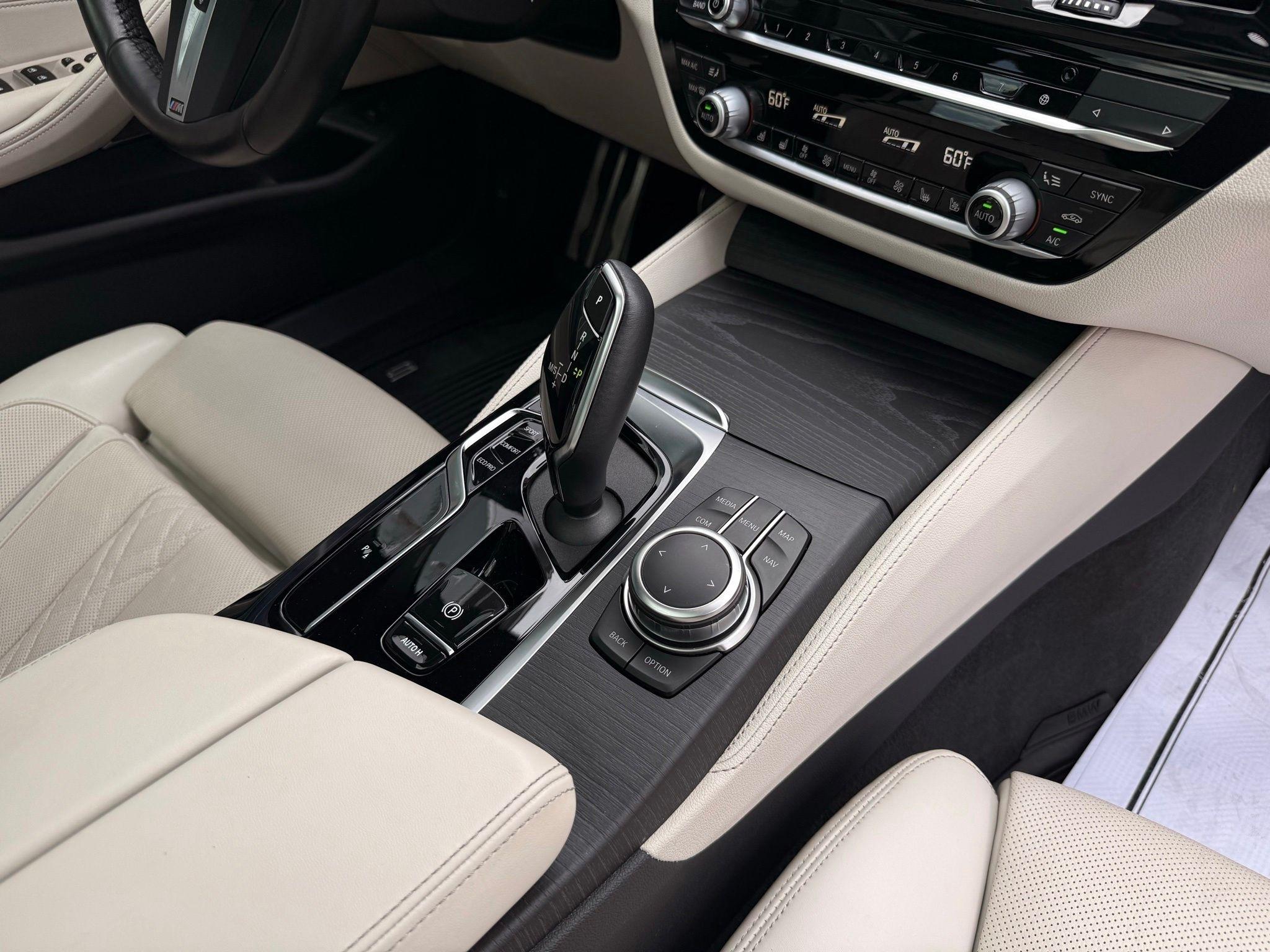 BMW 5-Series  2022
