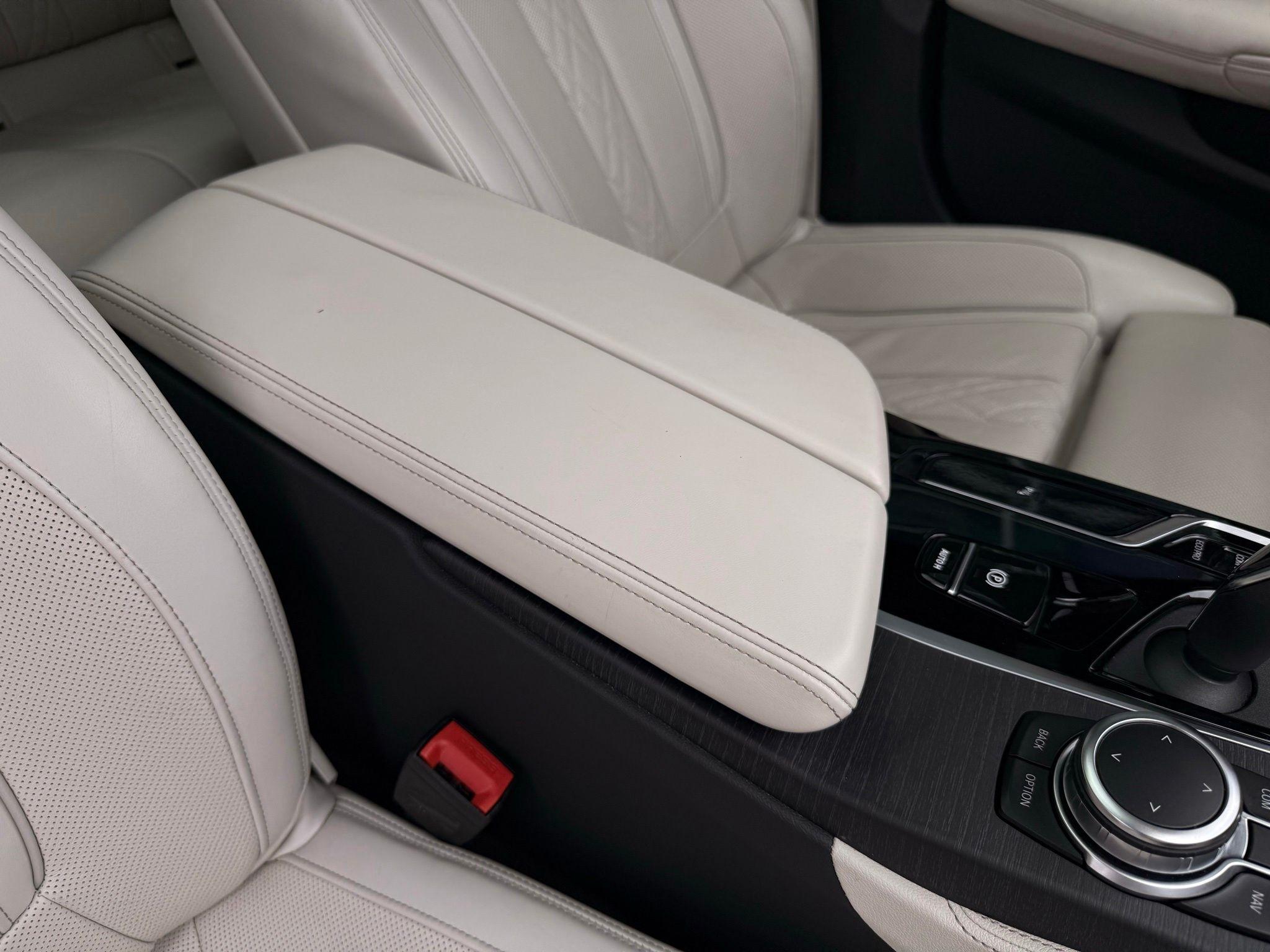 BMW 5-Series  2022