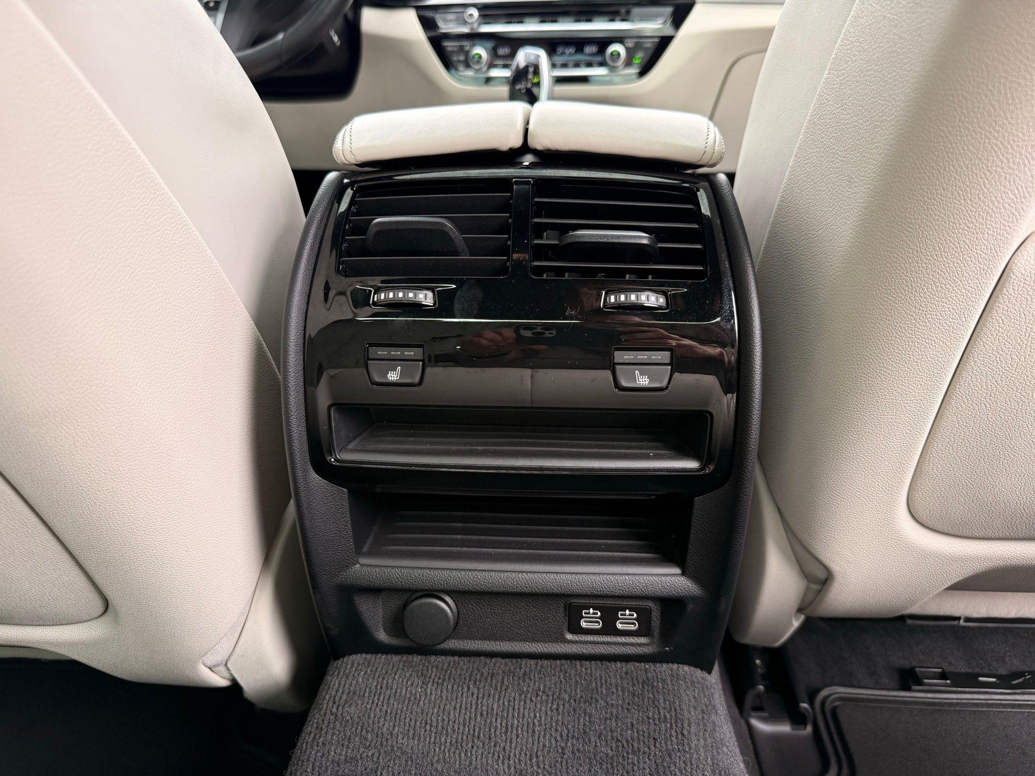 BMW 5-Series  2022
