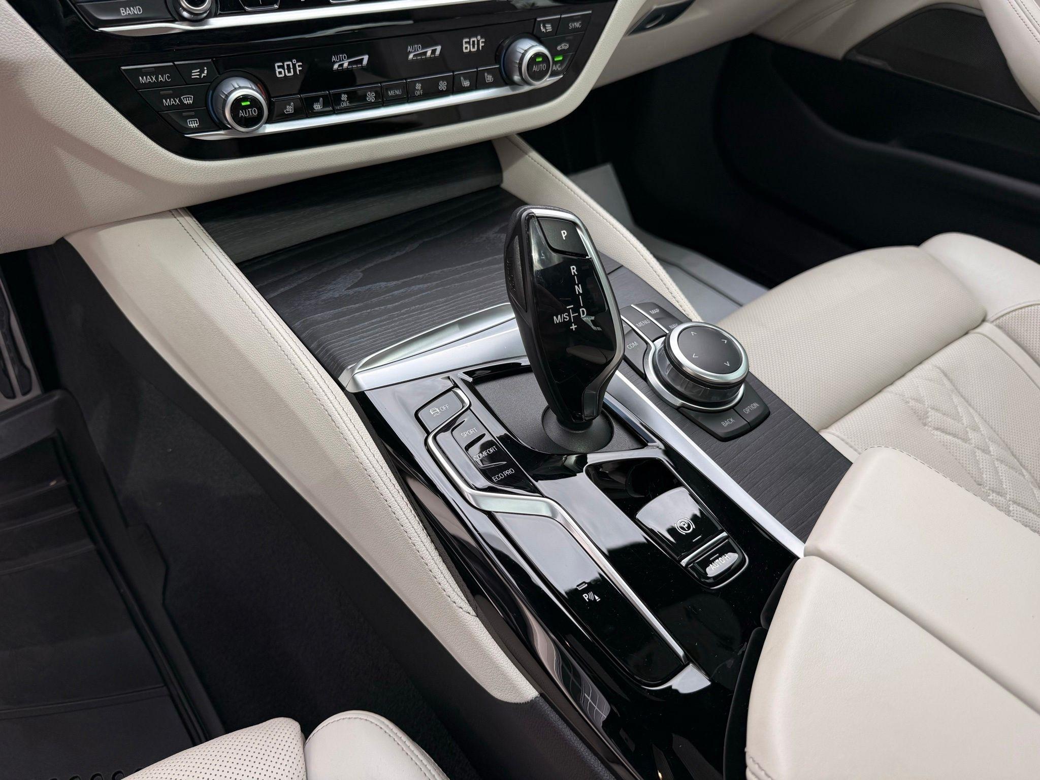 BMW 5-Series  2022