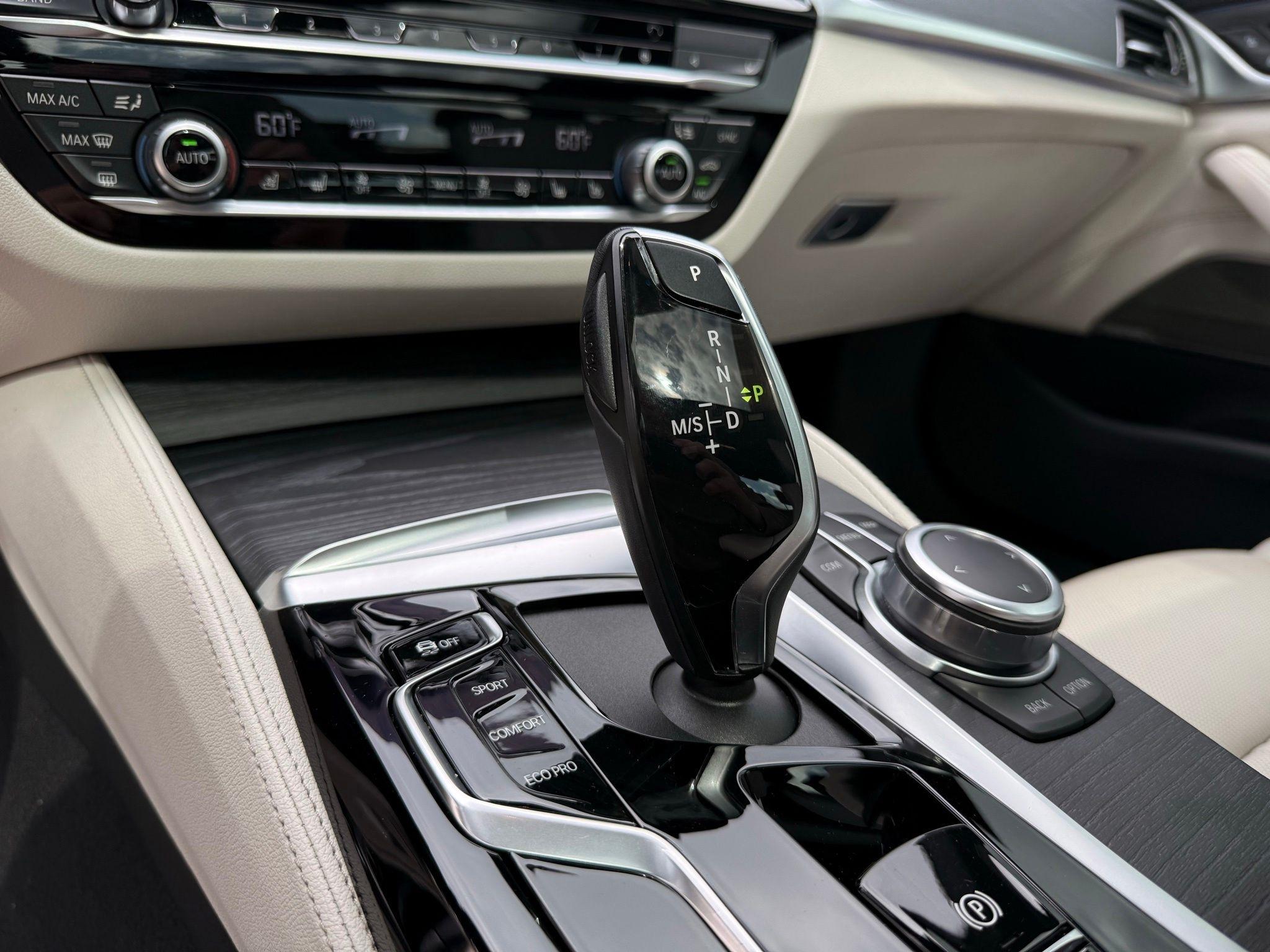 BMW 5-Series  2022