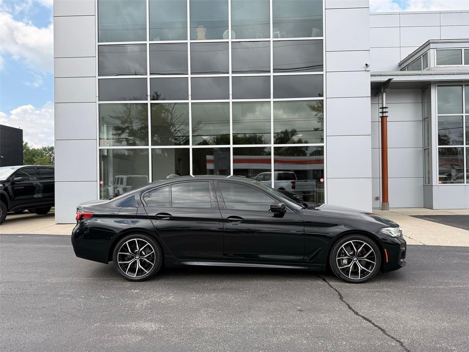 BMW 5-Series  2022