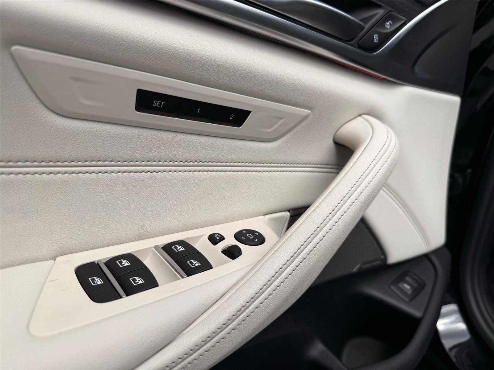 BMW 5-Series  2022