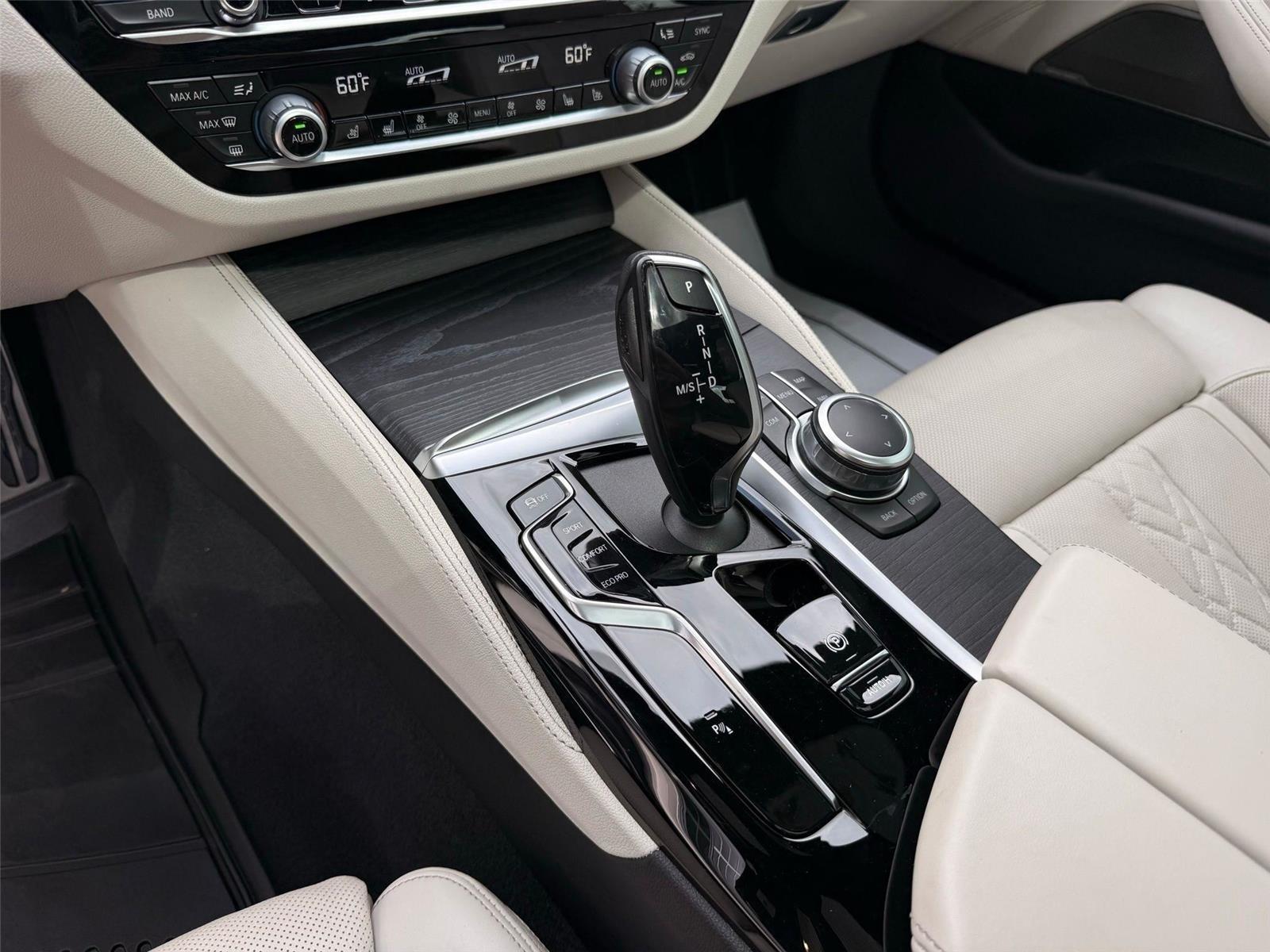 BMW 5-Series  2022