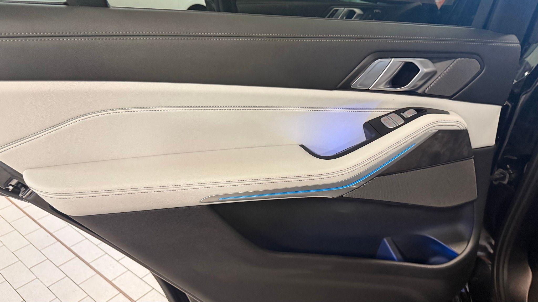 BMW X7  2024