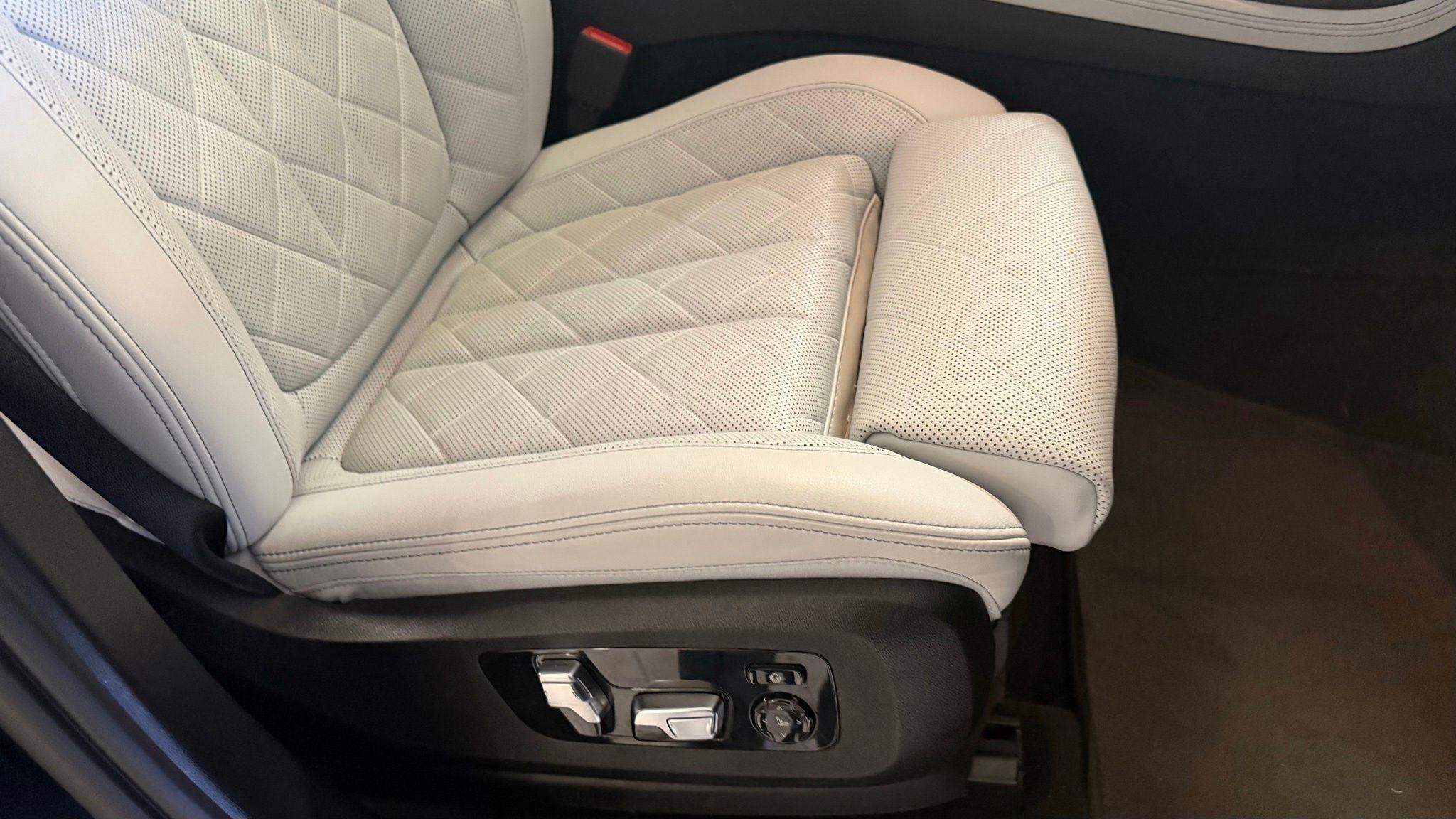 BMW X7  2024