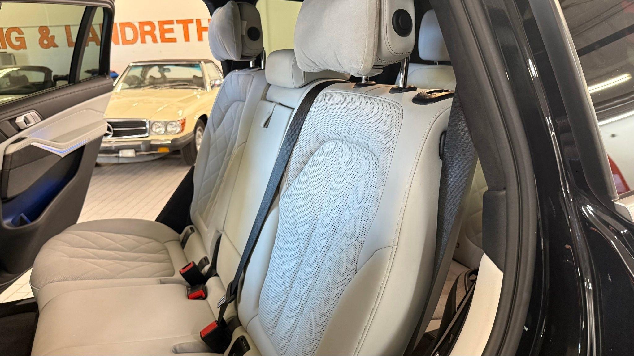 BMW X7  2024