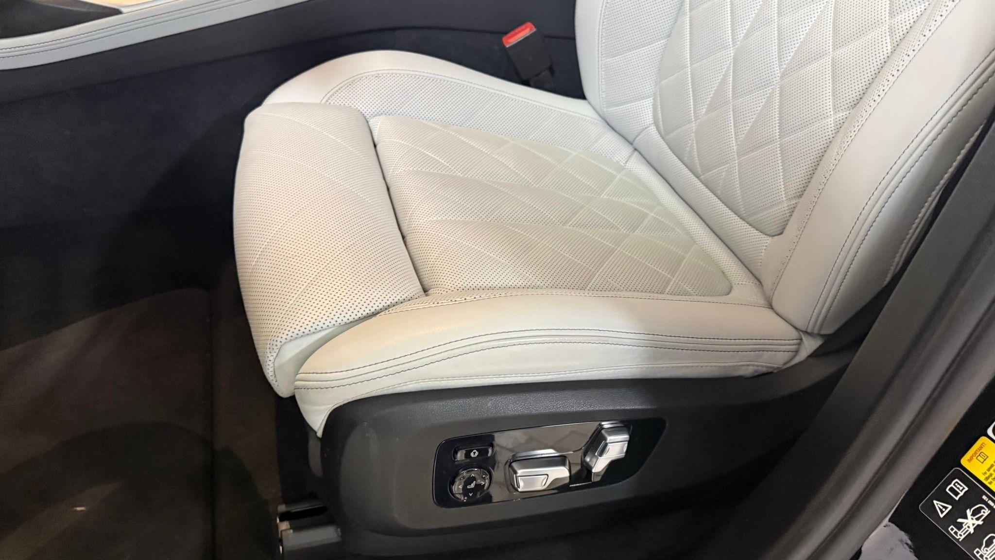 BMW X7  2024