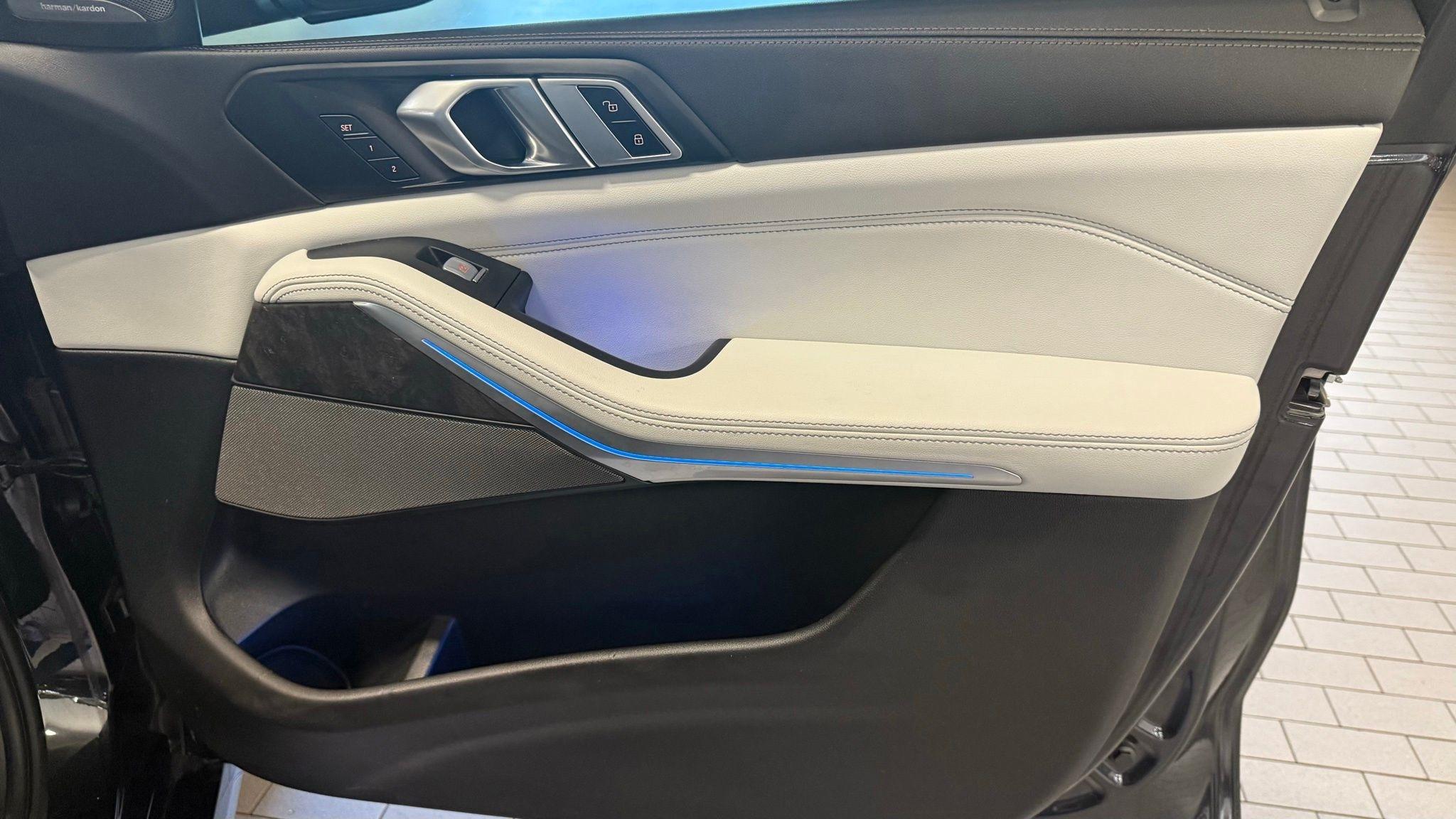 BMW X7  2024