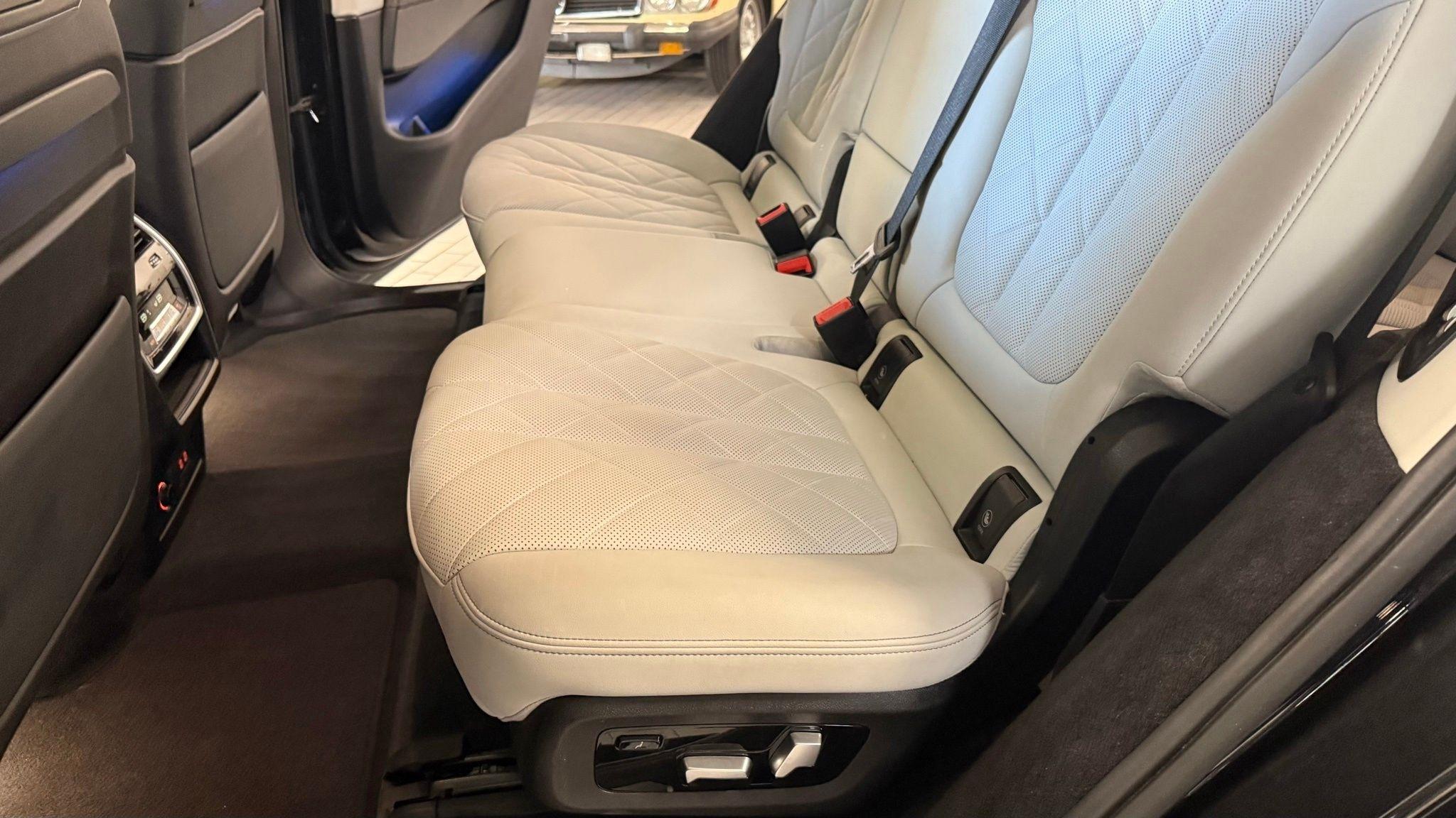 BMW X7  2024