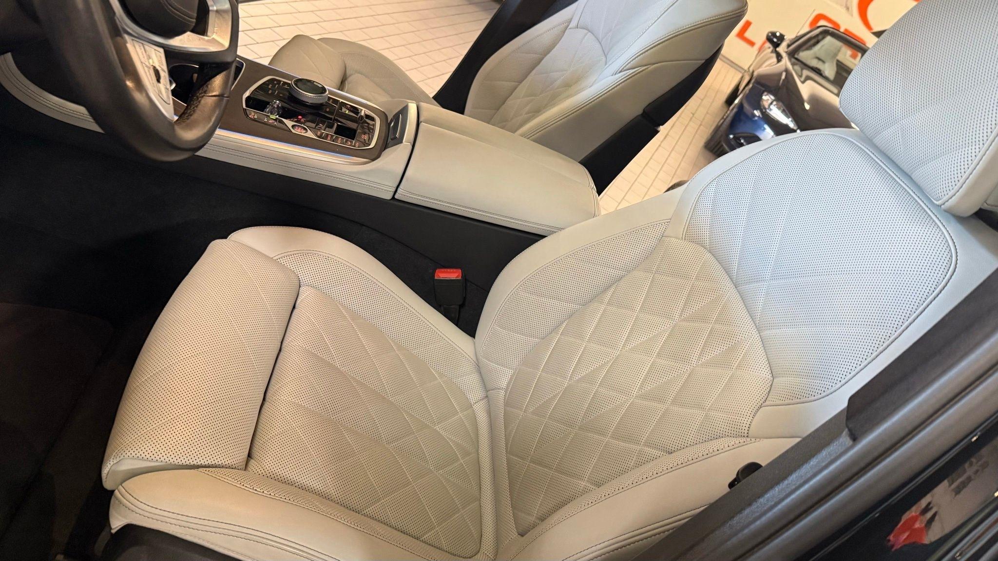 BMW X7  2024