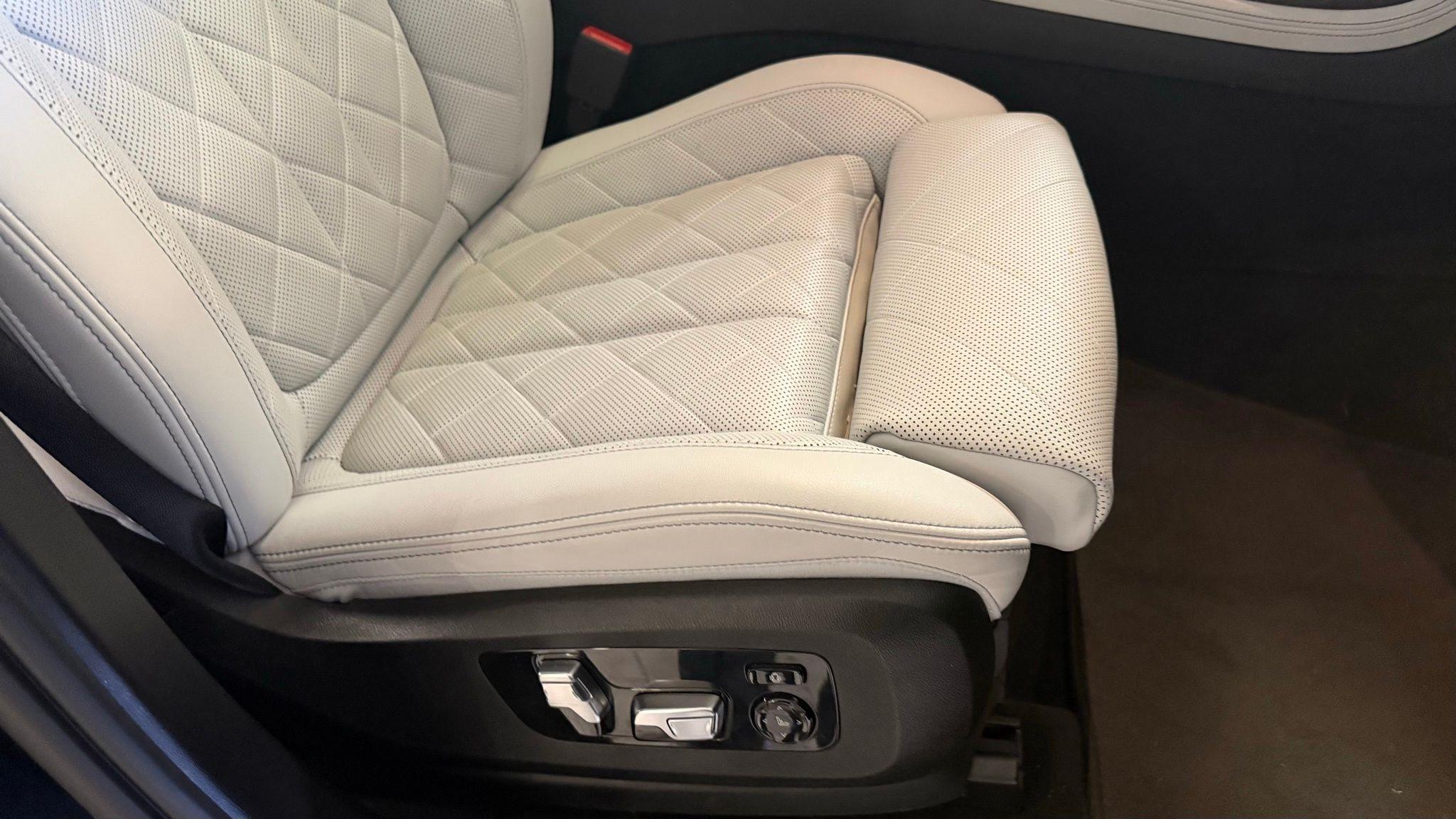 BMW X7  2024