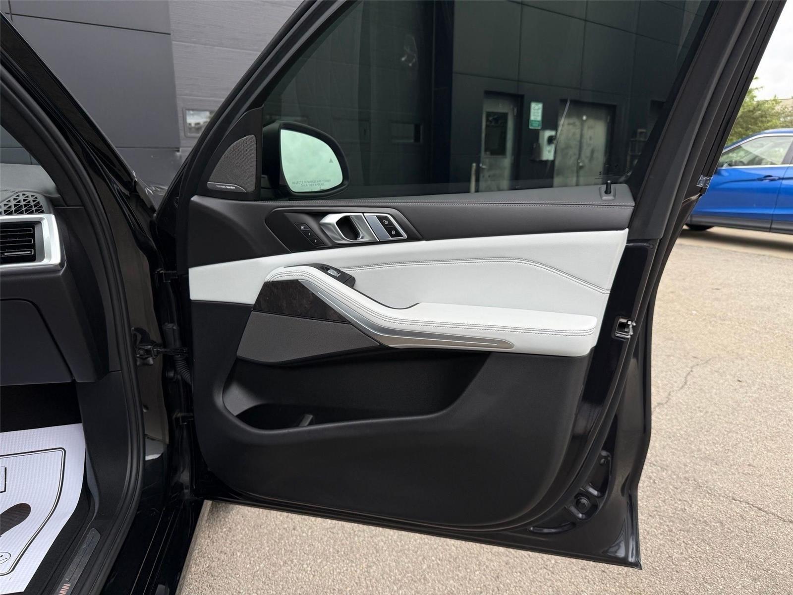 BMW X7  2024