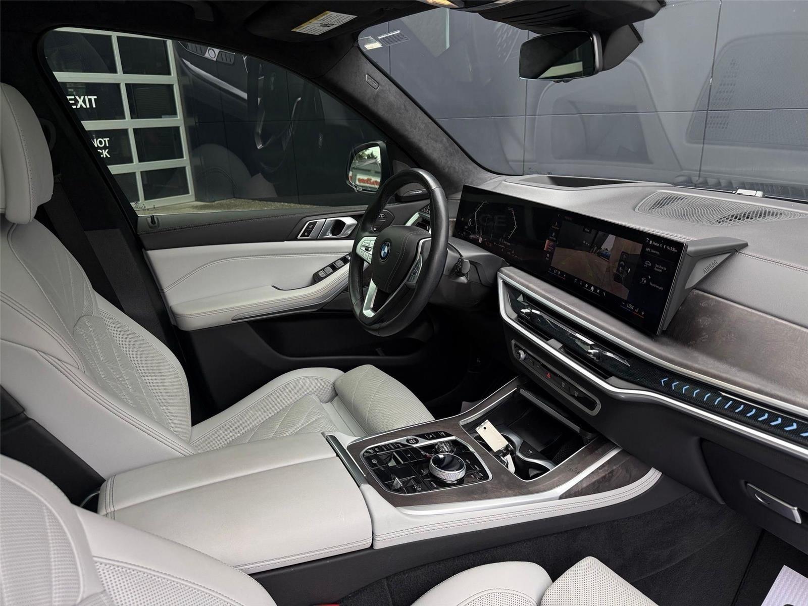 BMW X7  2024