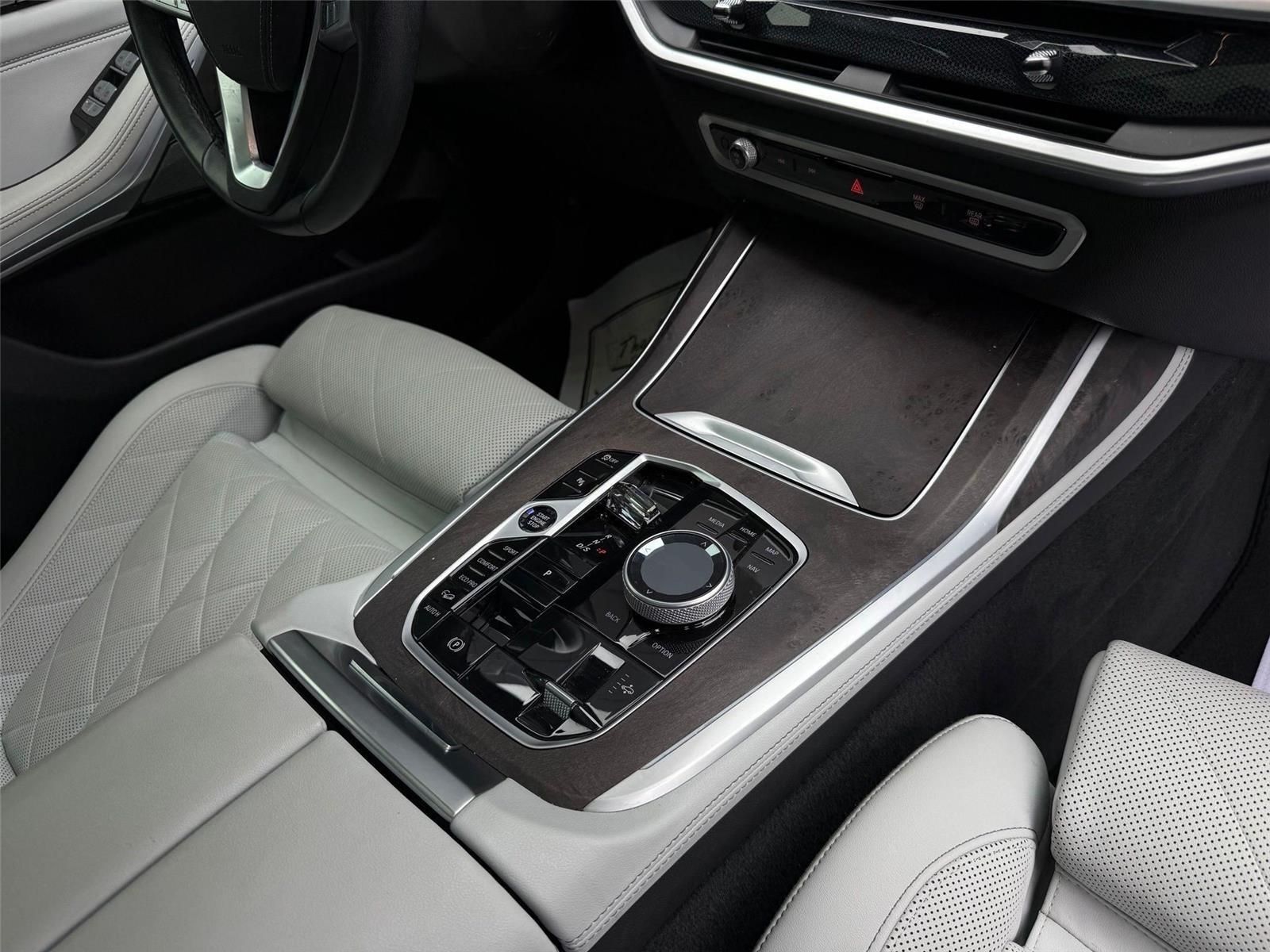 BMW X7  2024