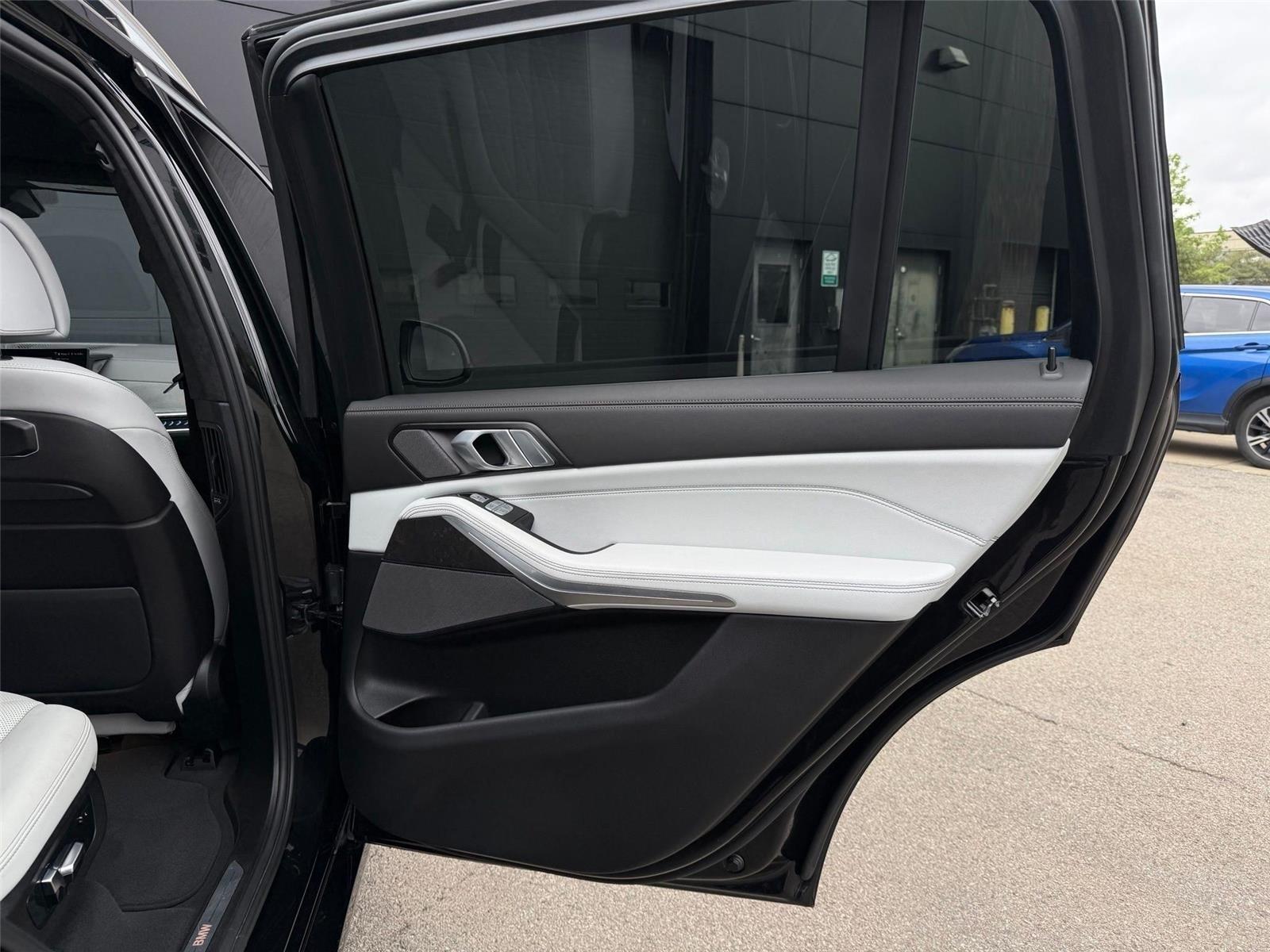 BMW X7  2024