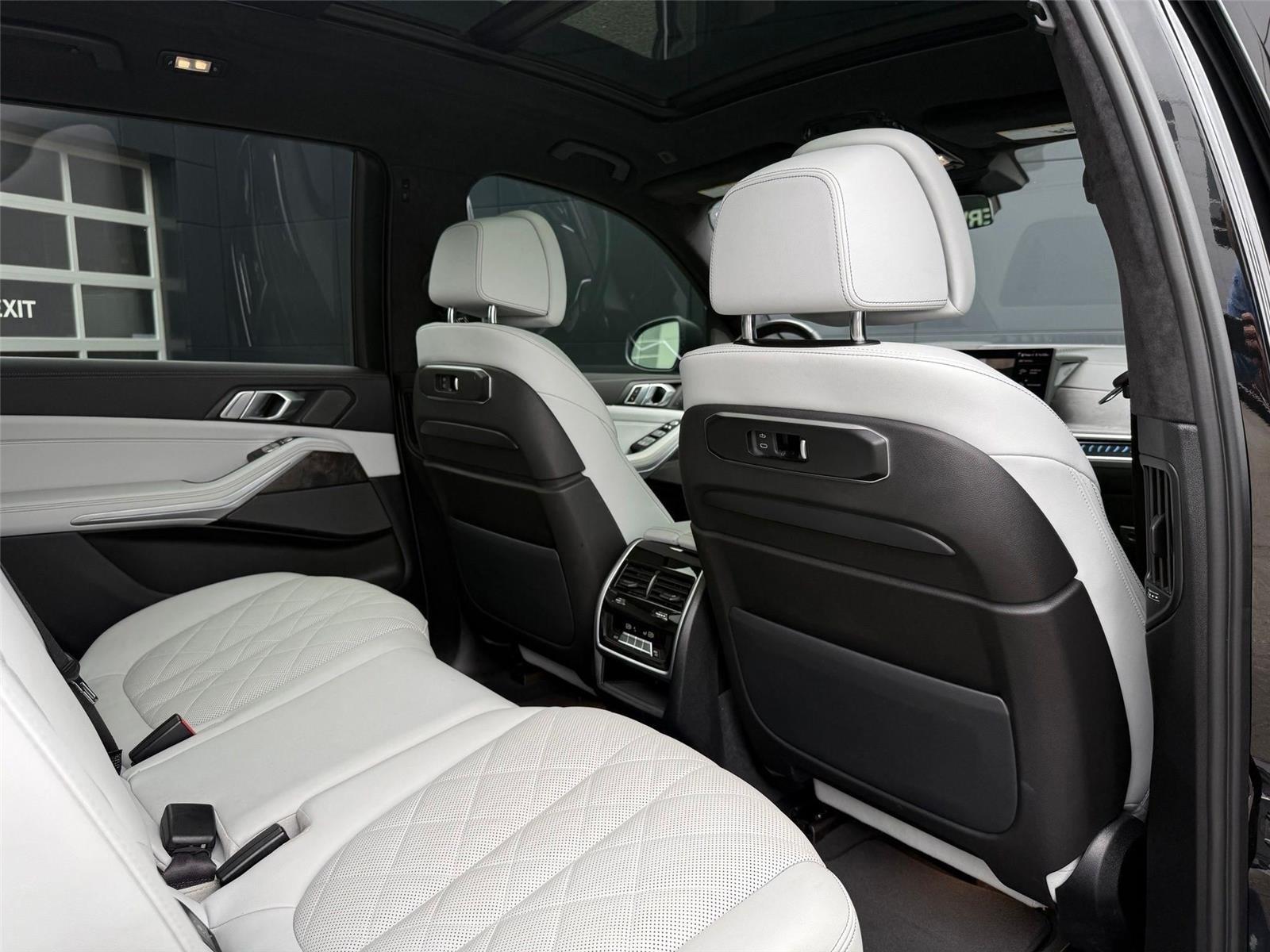 BMW X7  2024