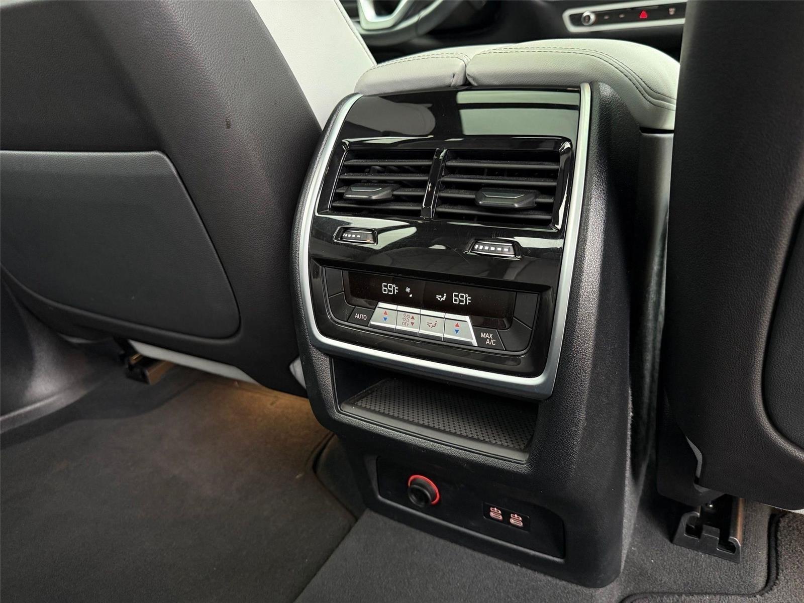 BMW X7  2024