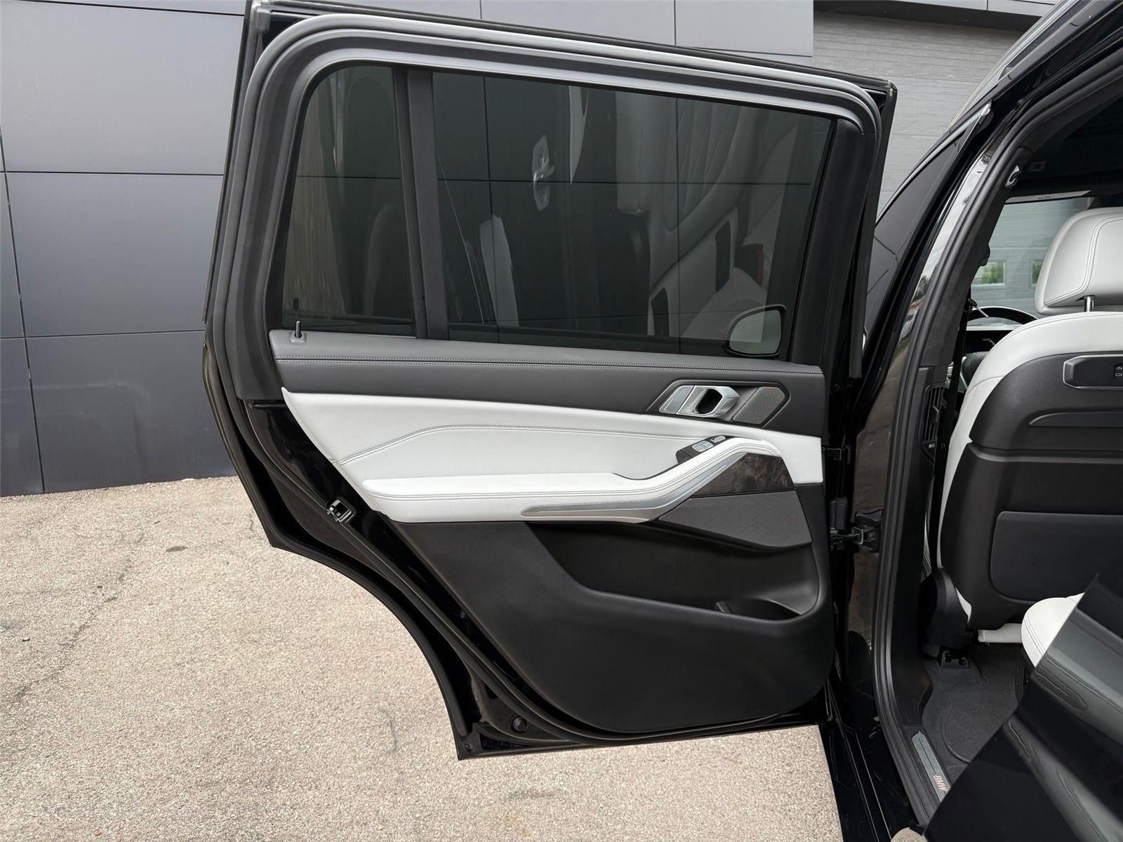BMW X7  2024