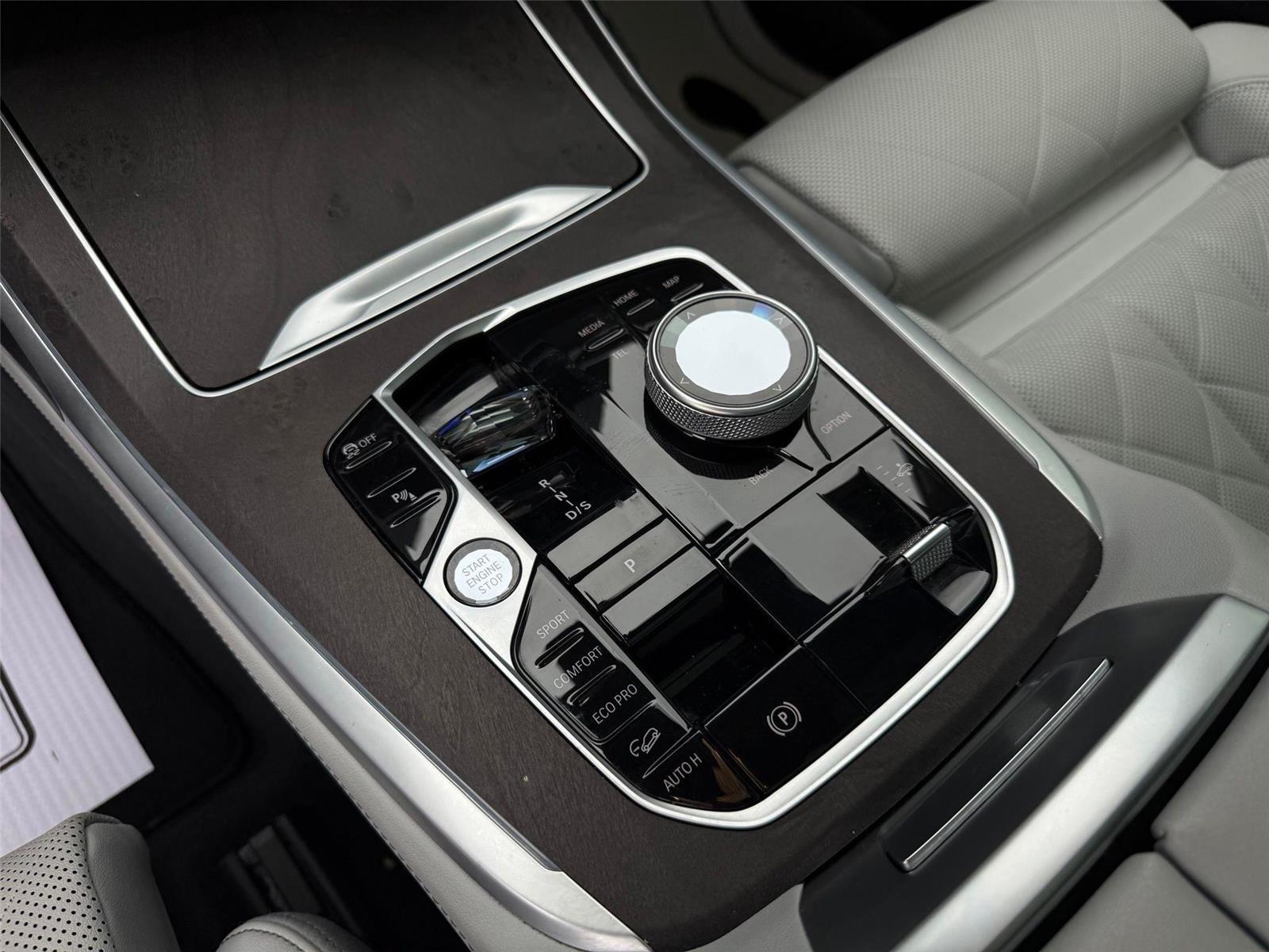 BMW X7  2024