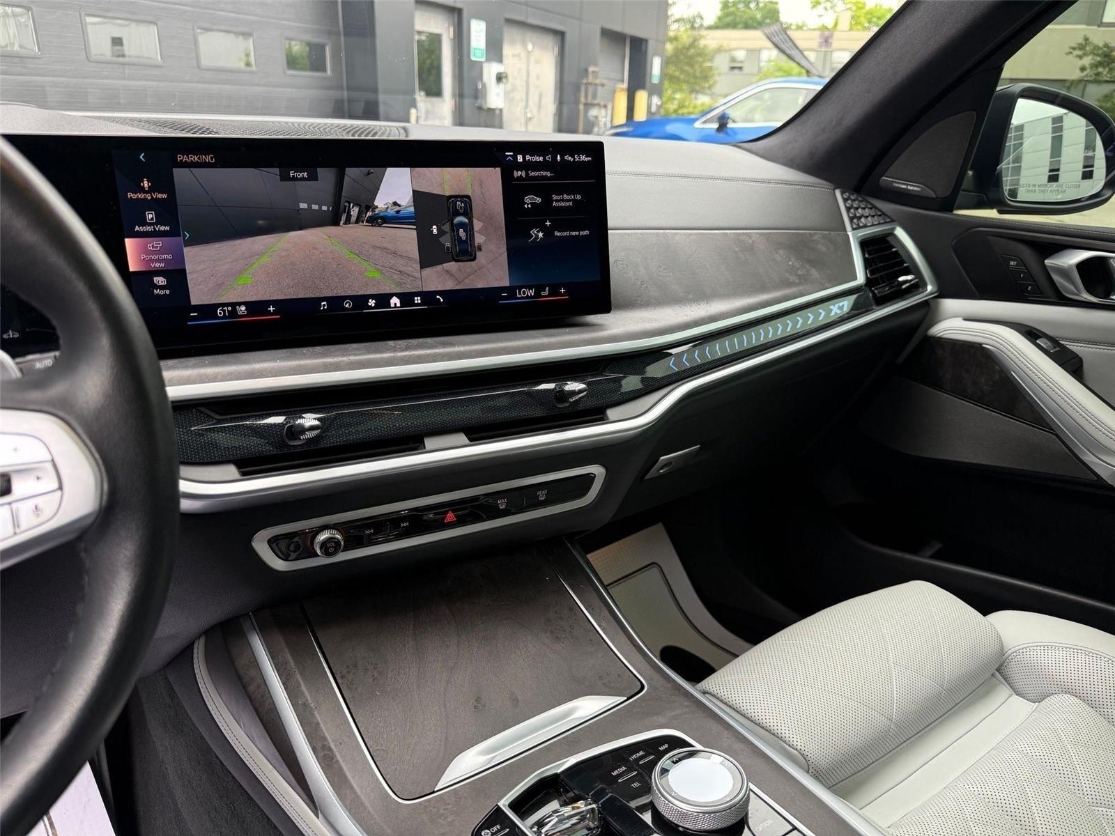 BMW X7  2024