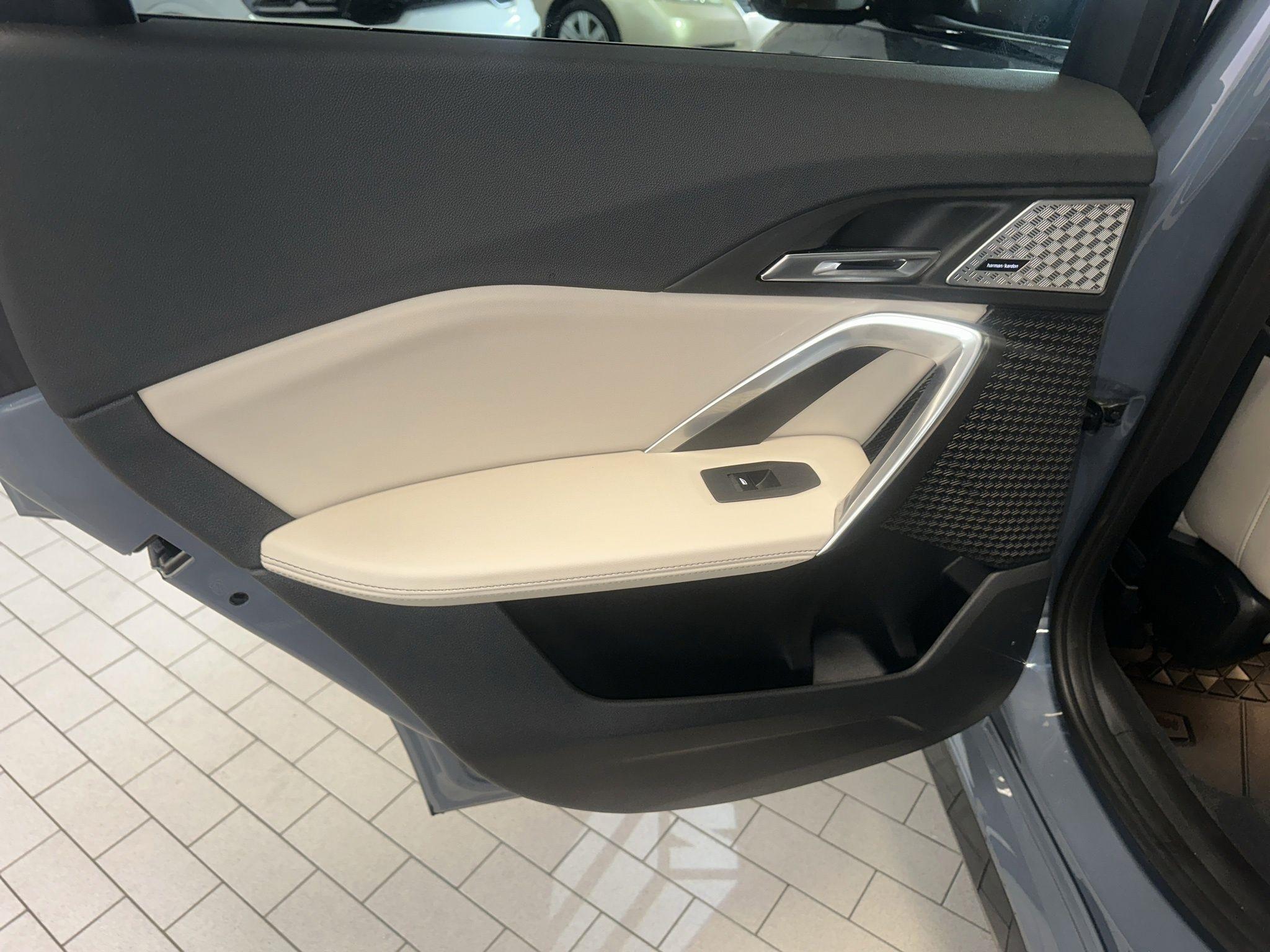 BMW X1  2025