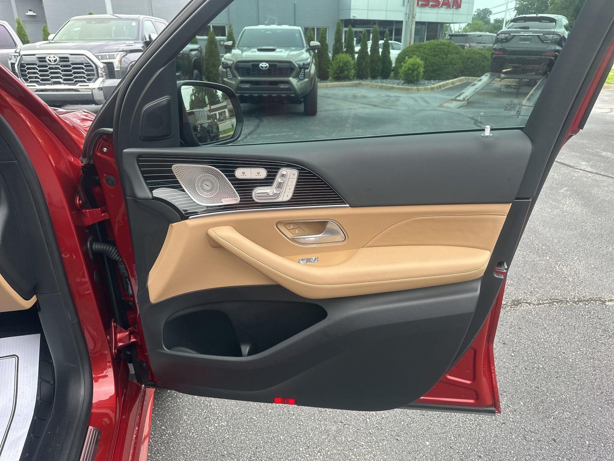 Mercedes-Benz GLS  2025