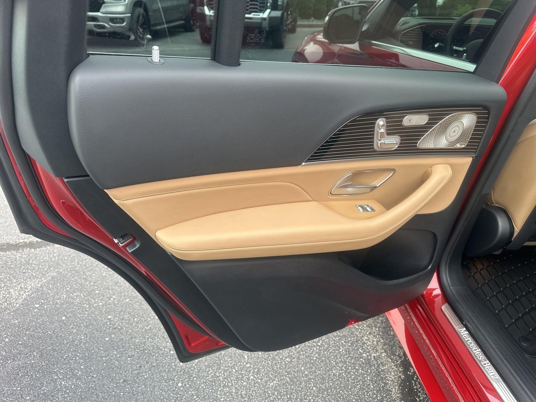Mercedes-Benz GLS  2025