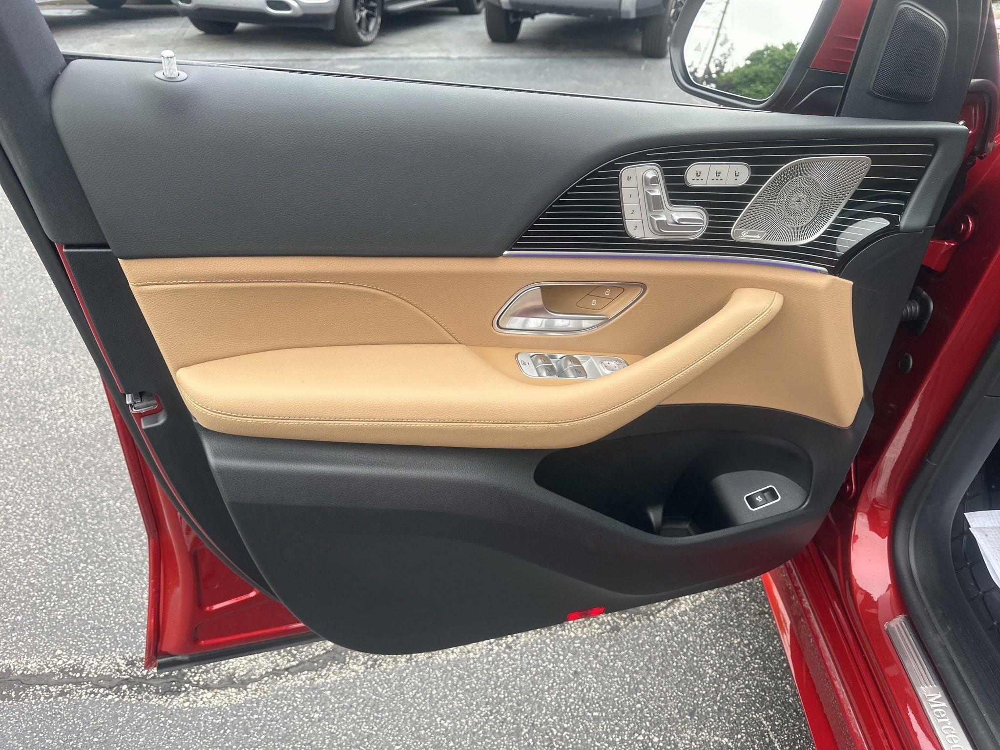 Mercedes-Benz GLS  2025