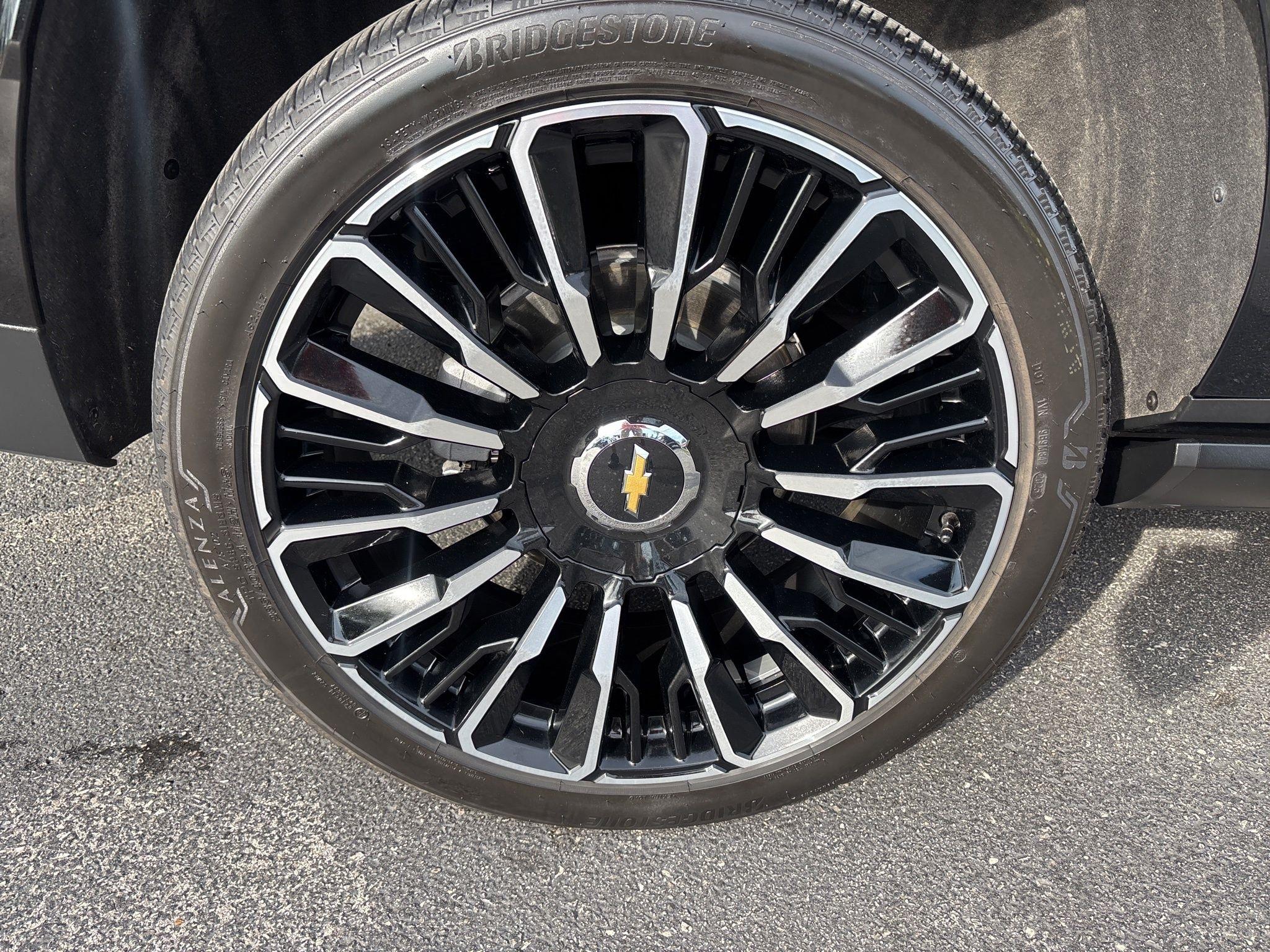 Chevrolet Suburban  2025